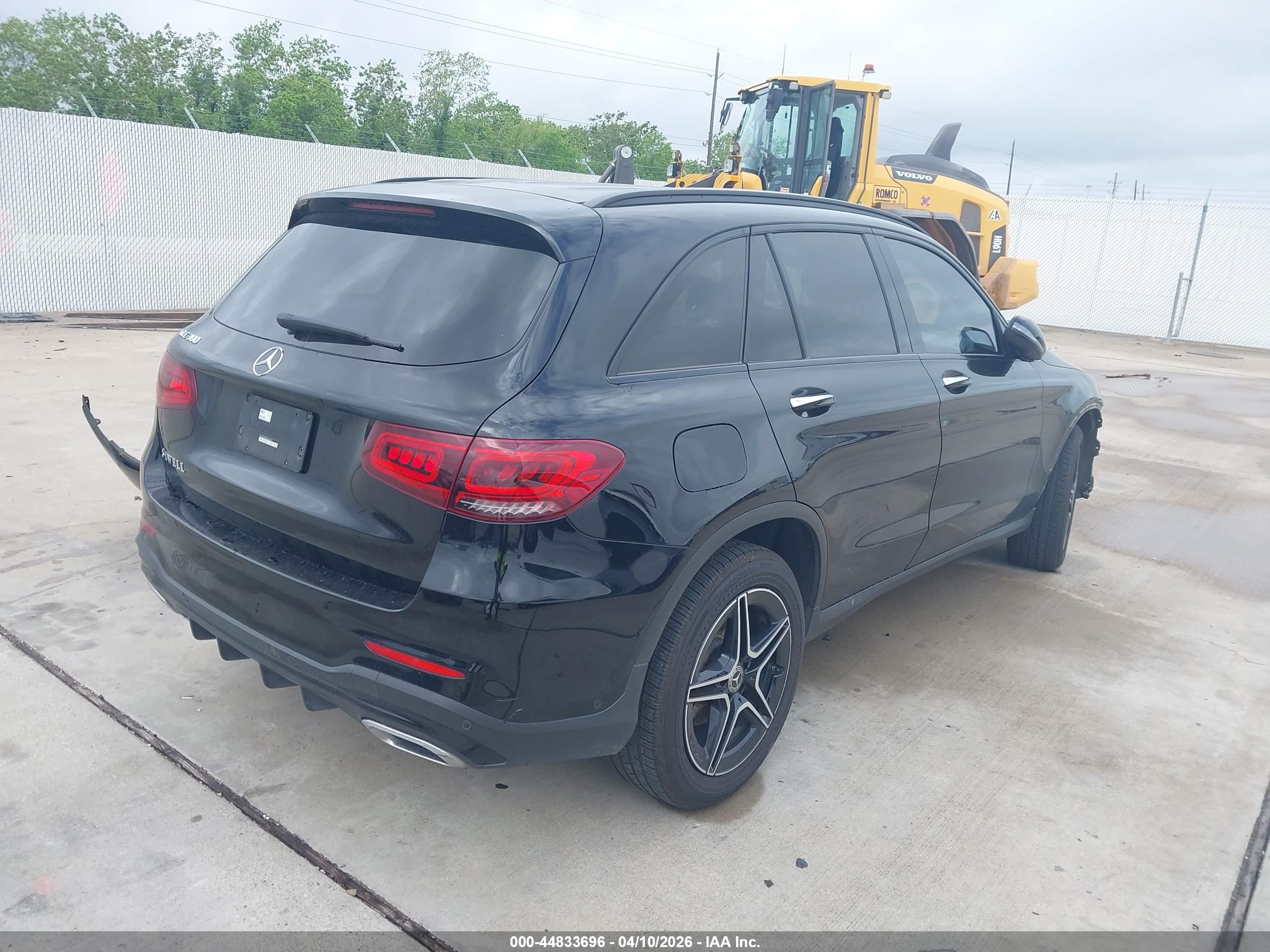 MERCEDES-BENZ GLC image 4
