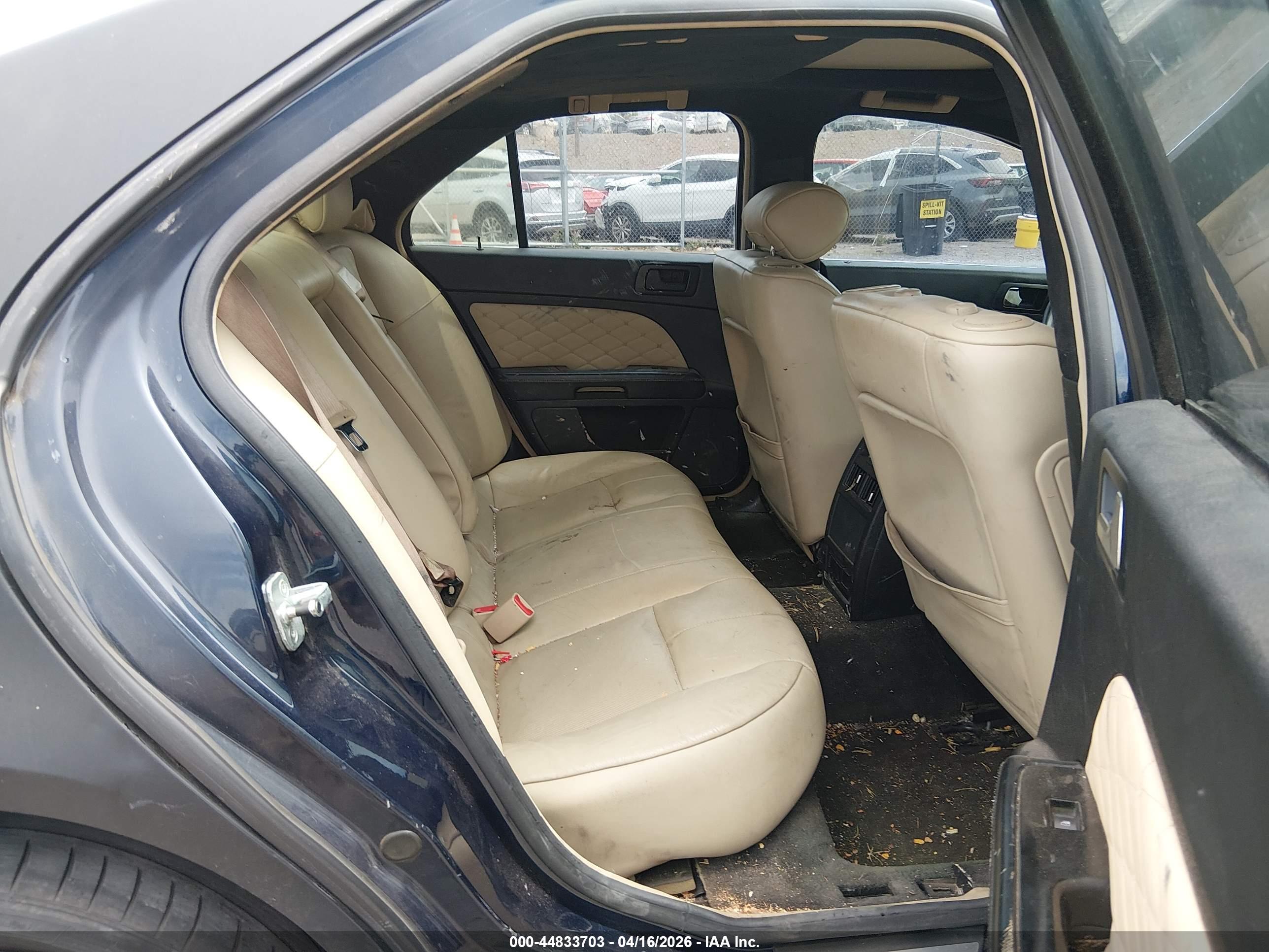 CADILLAC STS image 8