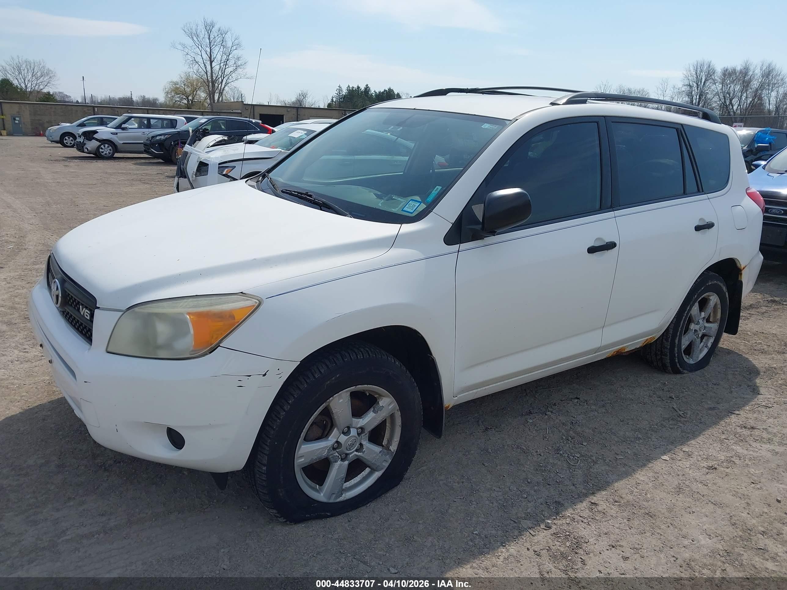 TOYOTA RAV4 image 2