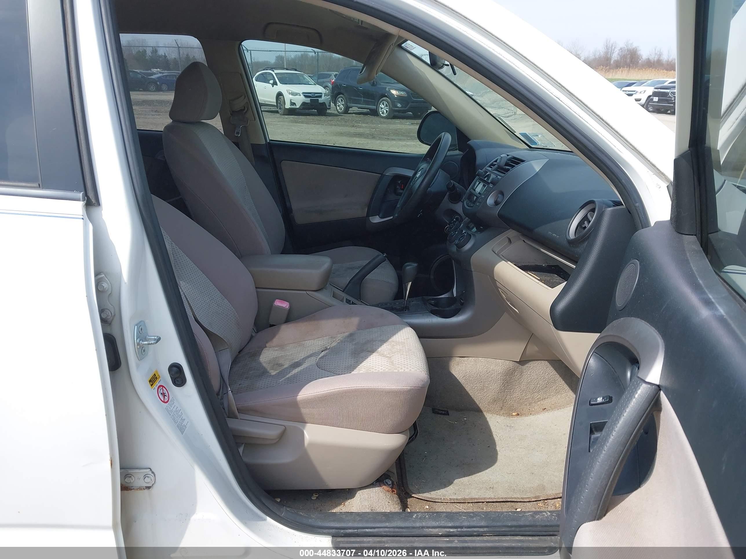 TOYOTA RAV4 image 5