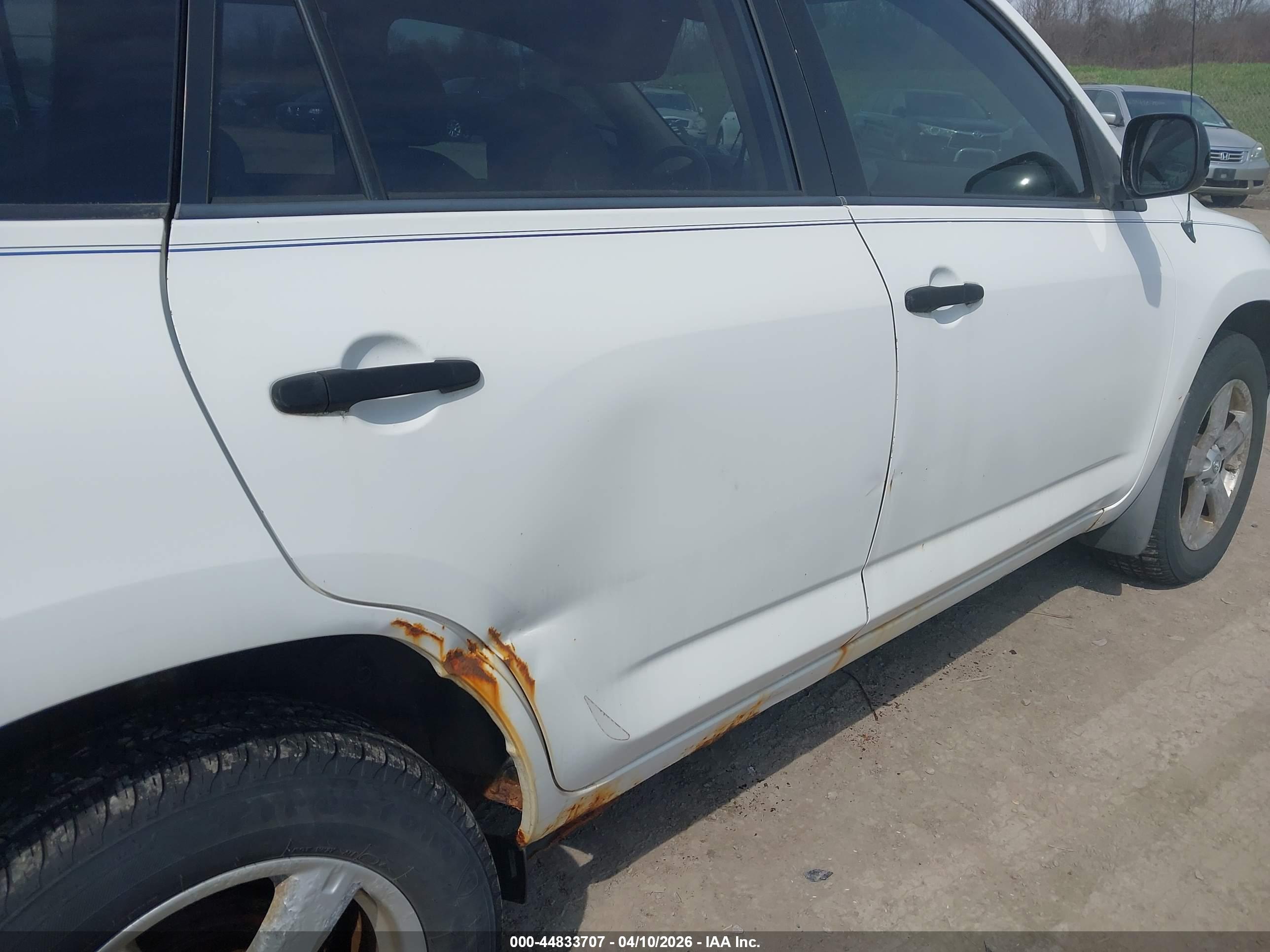 TOYOTA RAV4 image 6