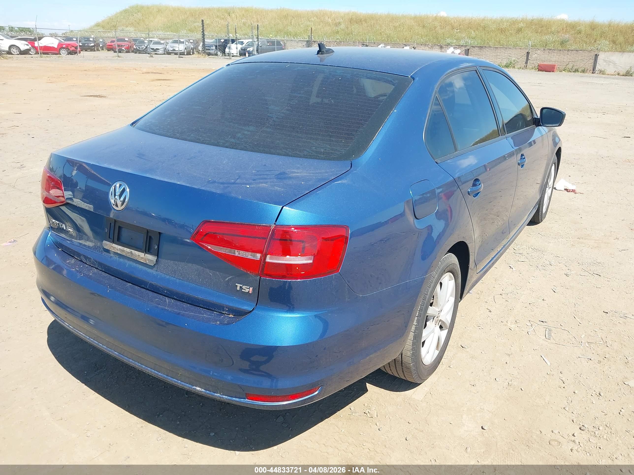 VOLKSWAGEN JETTA image 4