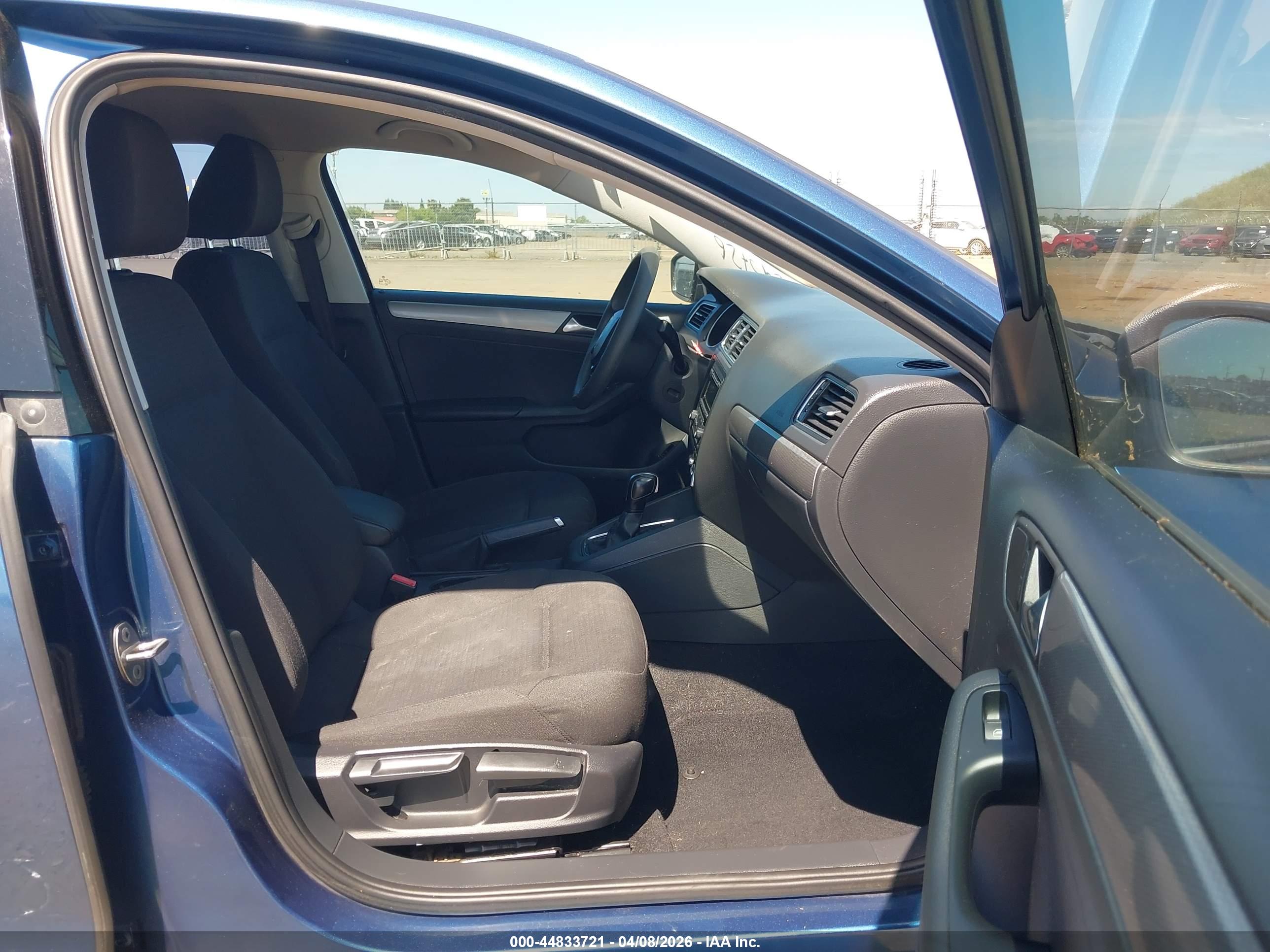 VOLKSWAGEN JETTA image 5