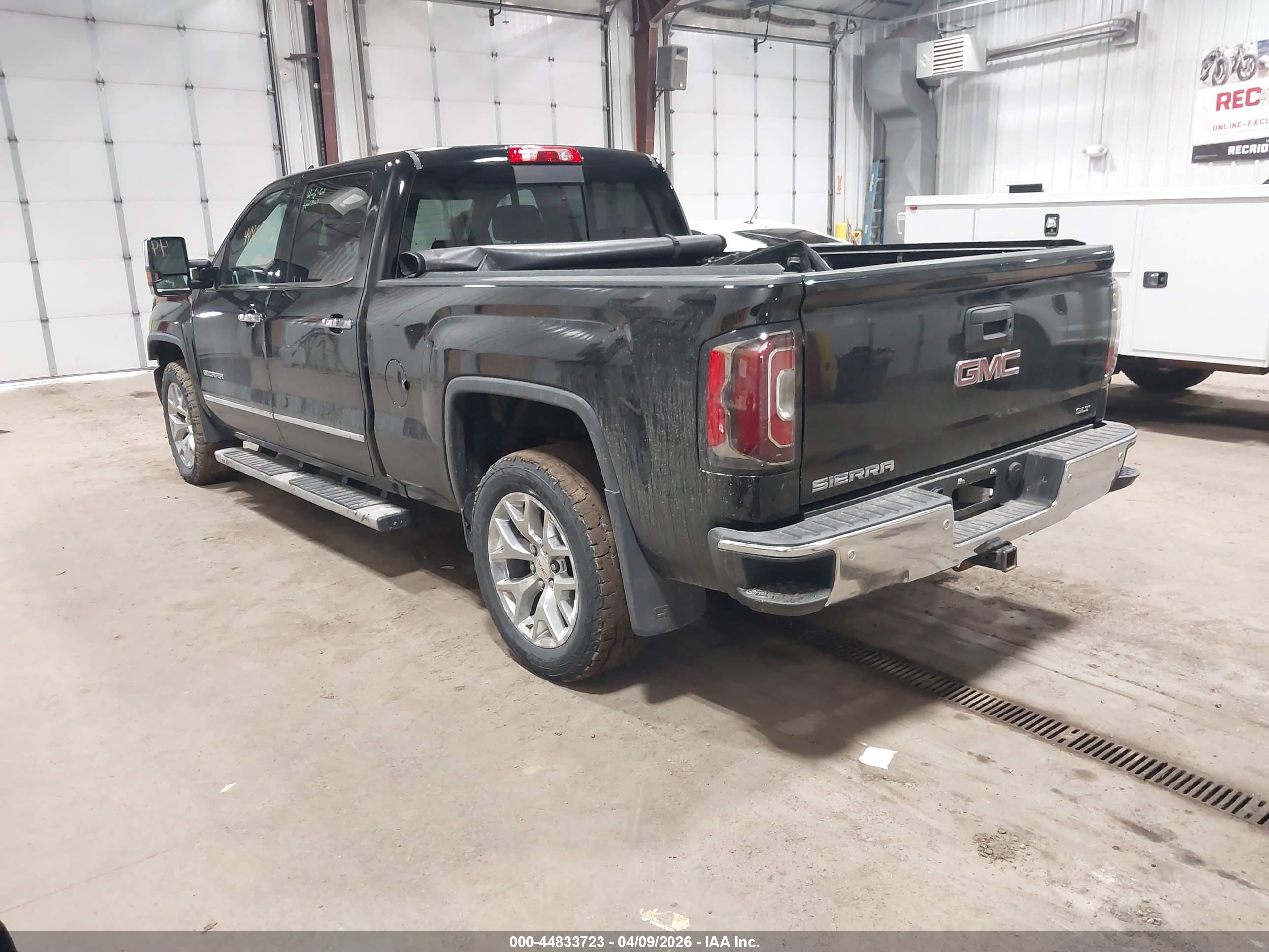 GMC SIERRA image 3