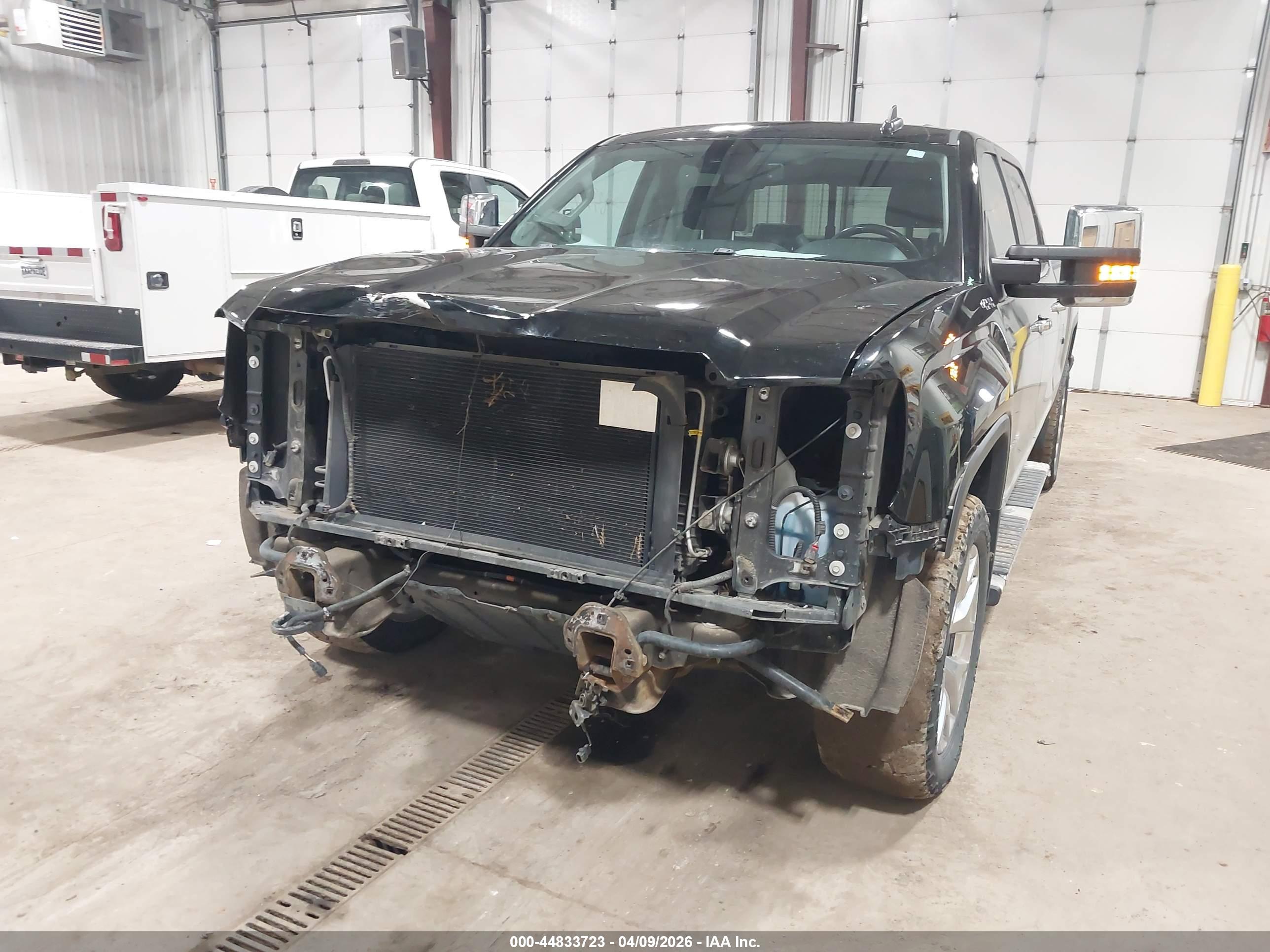 GMC SIERRA image 6