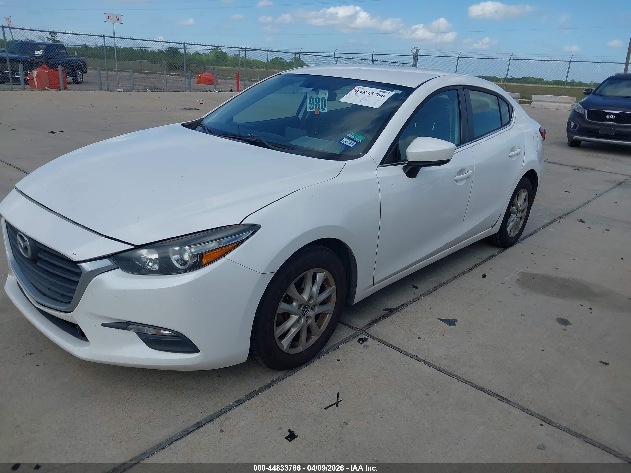MAZDA MAZDA3 image 2