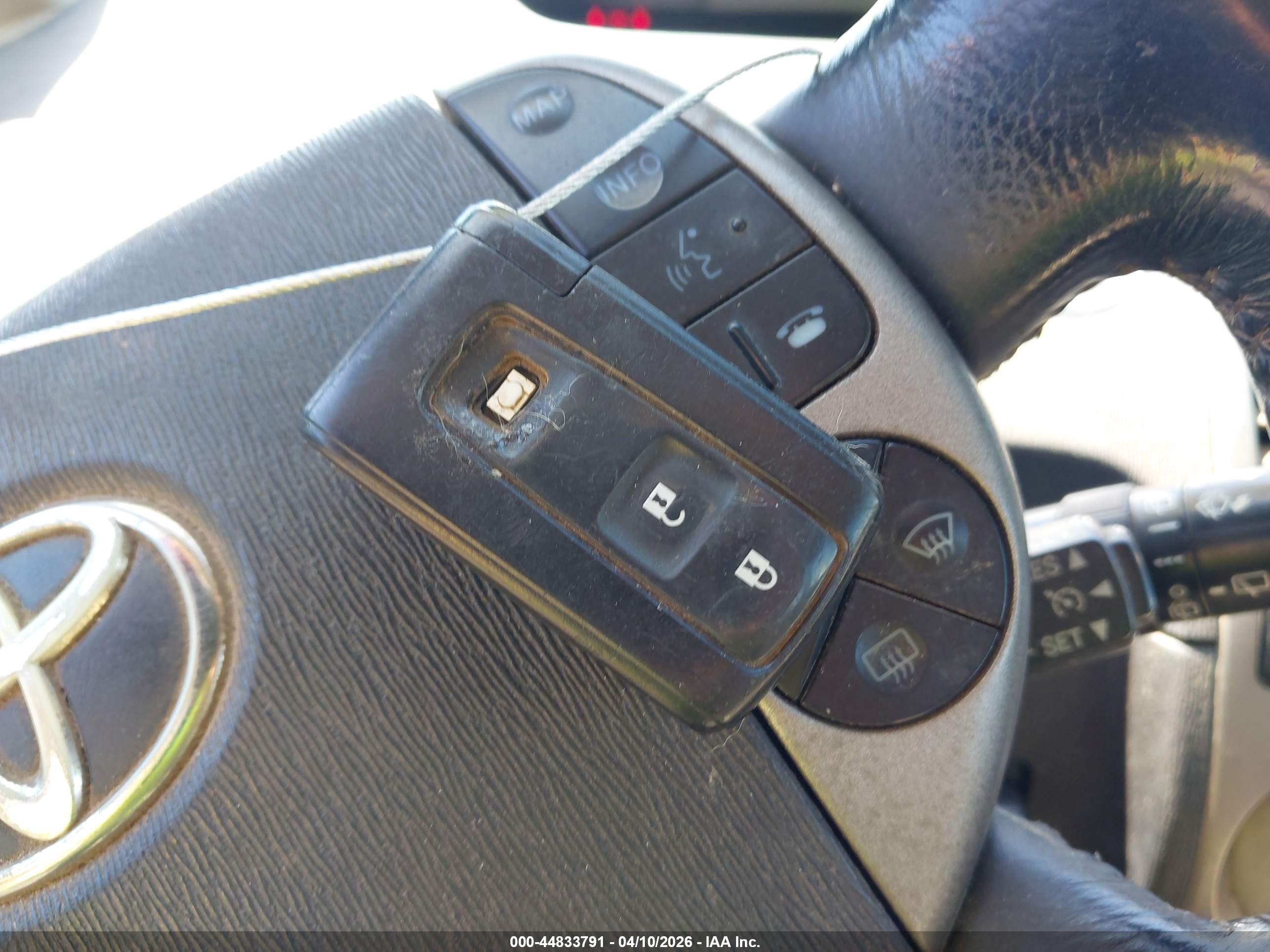 TOYOTA PRIUS image 11