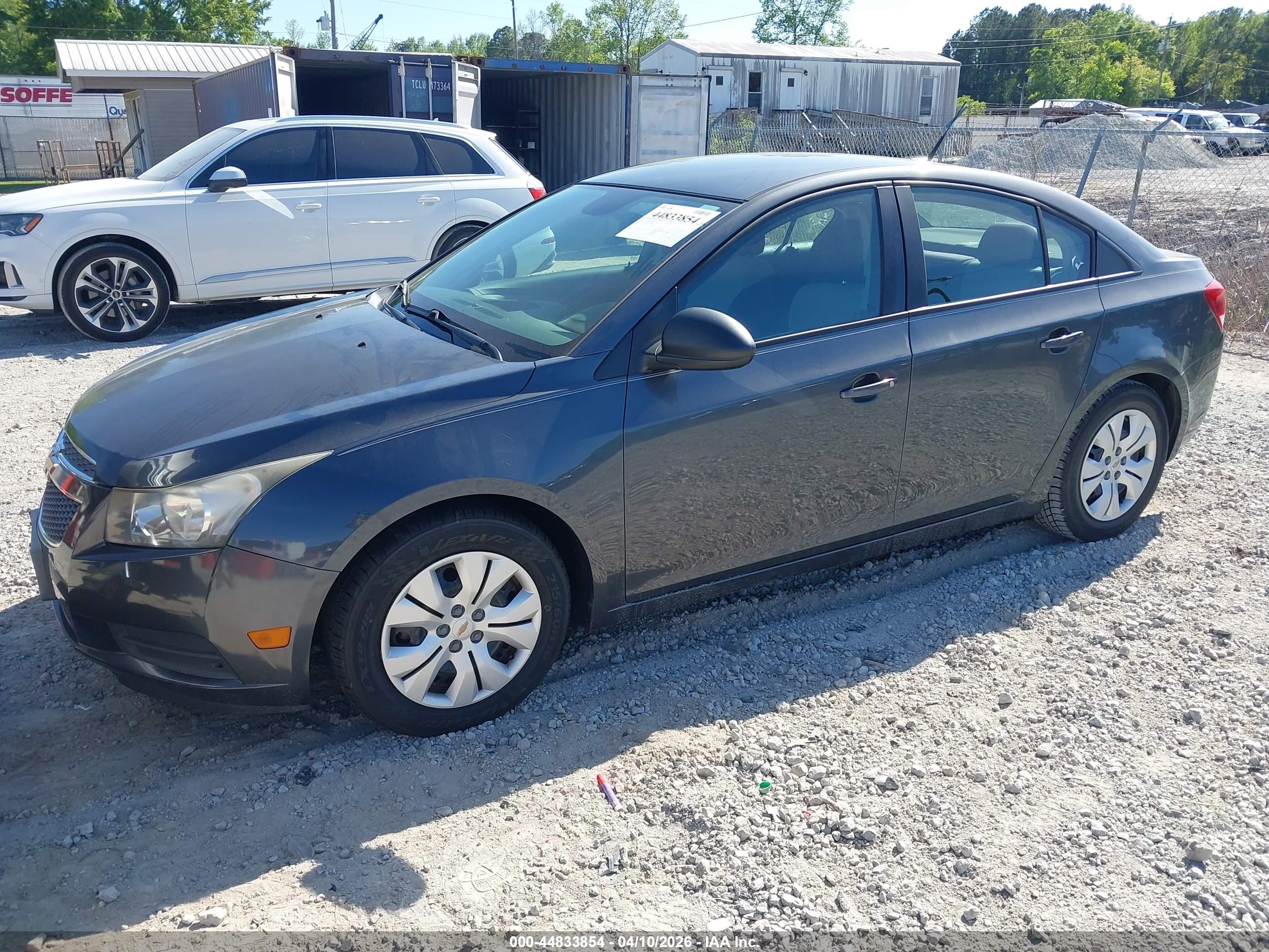 CHEVROLET CRUZE image 2