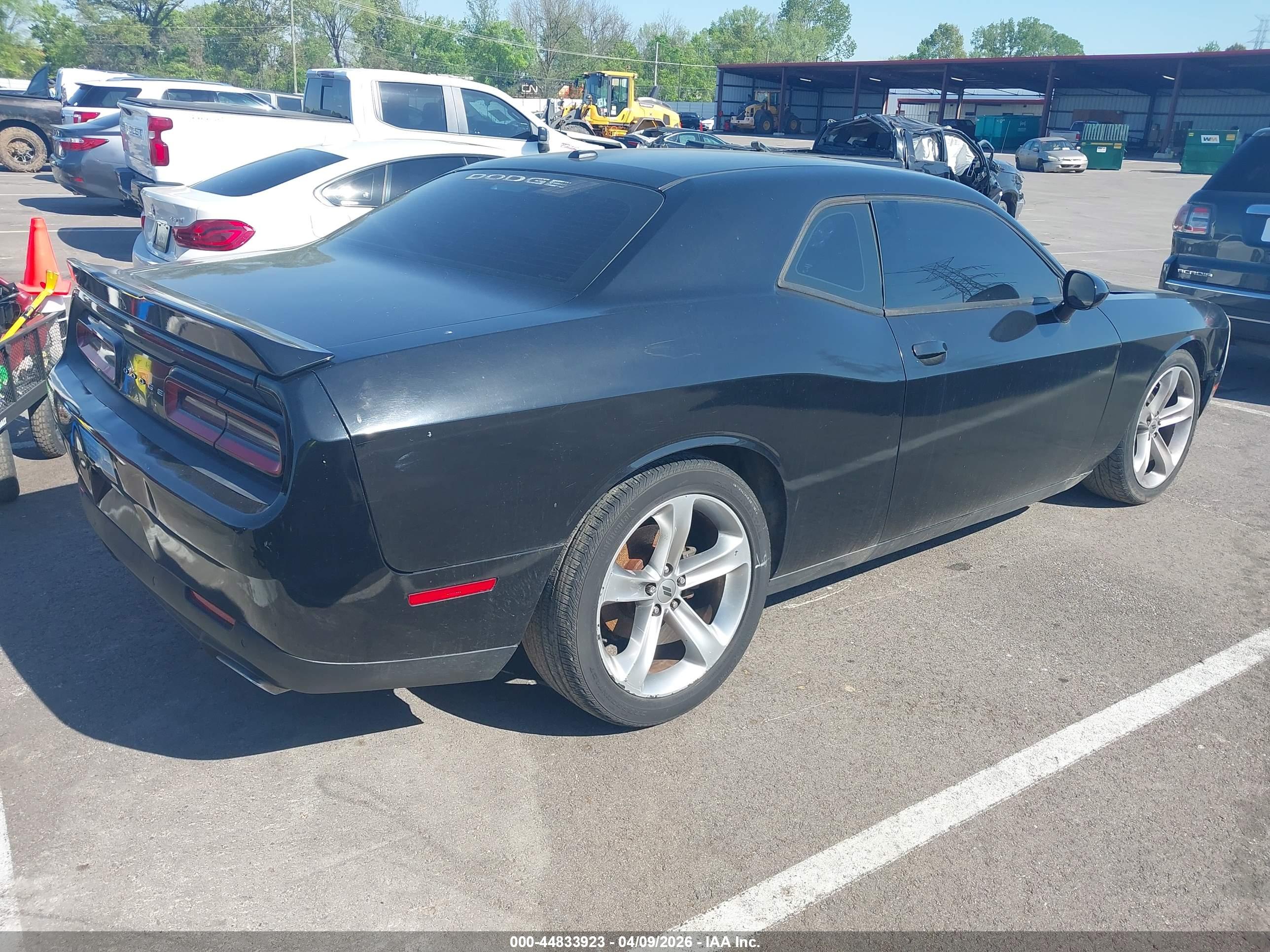 DODGE CHALLENGER image 4