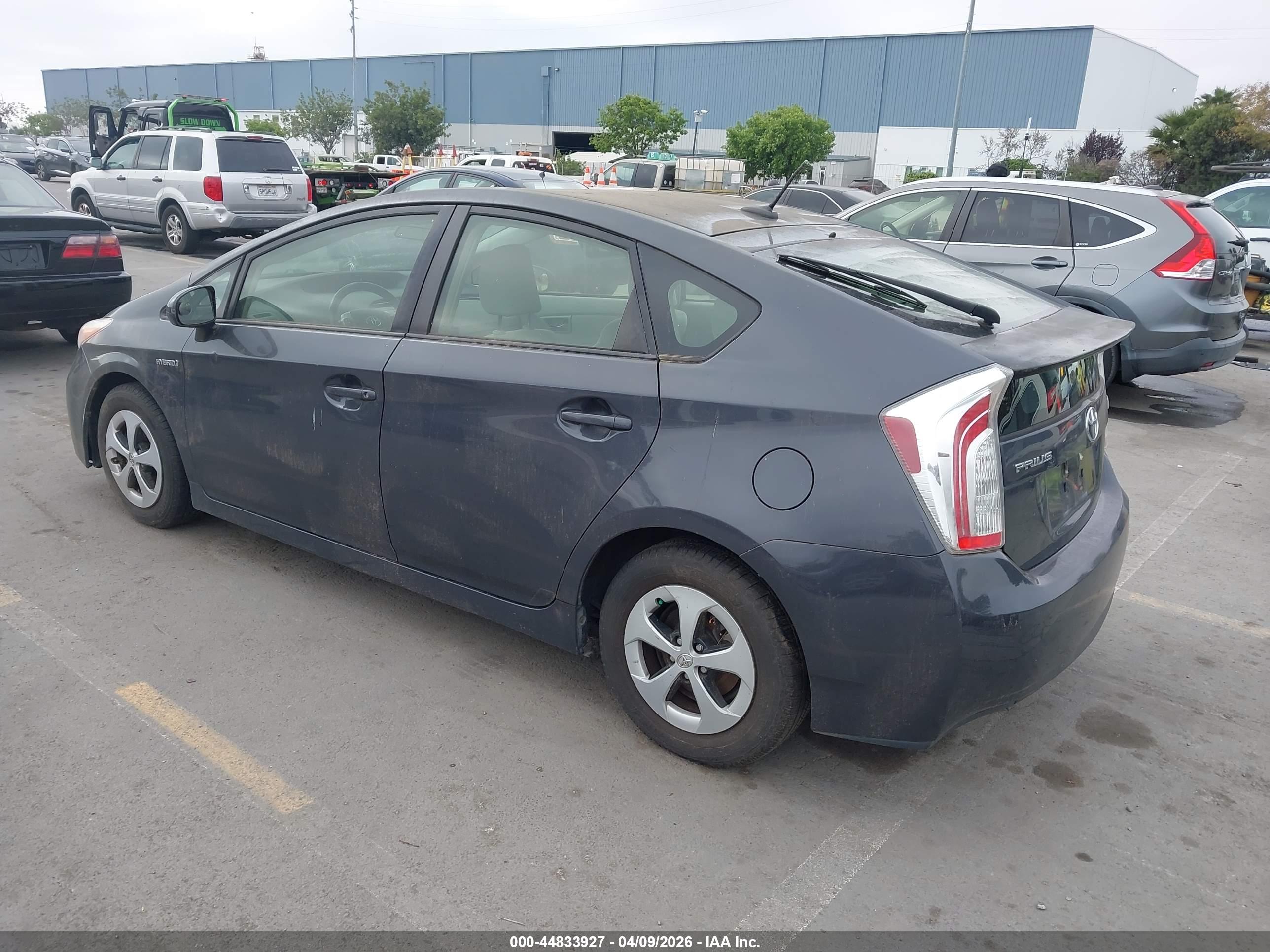 TOYOTA PRIUS image 3