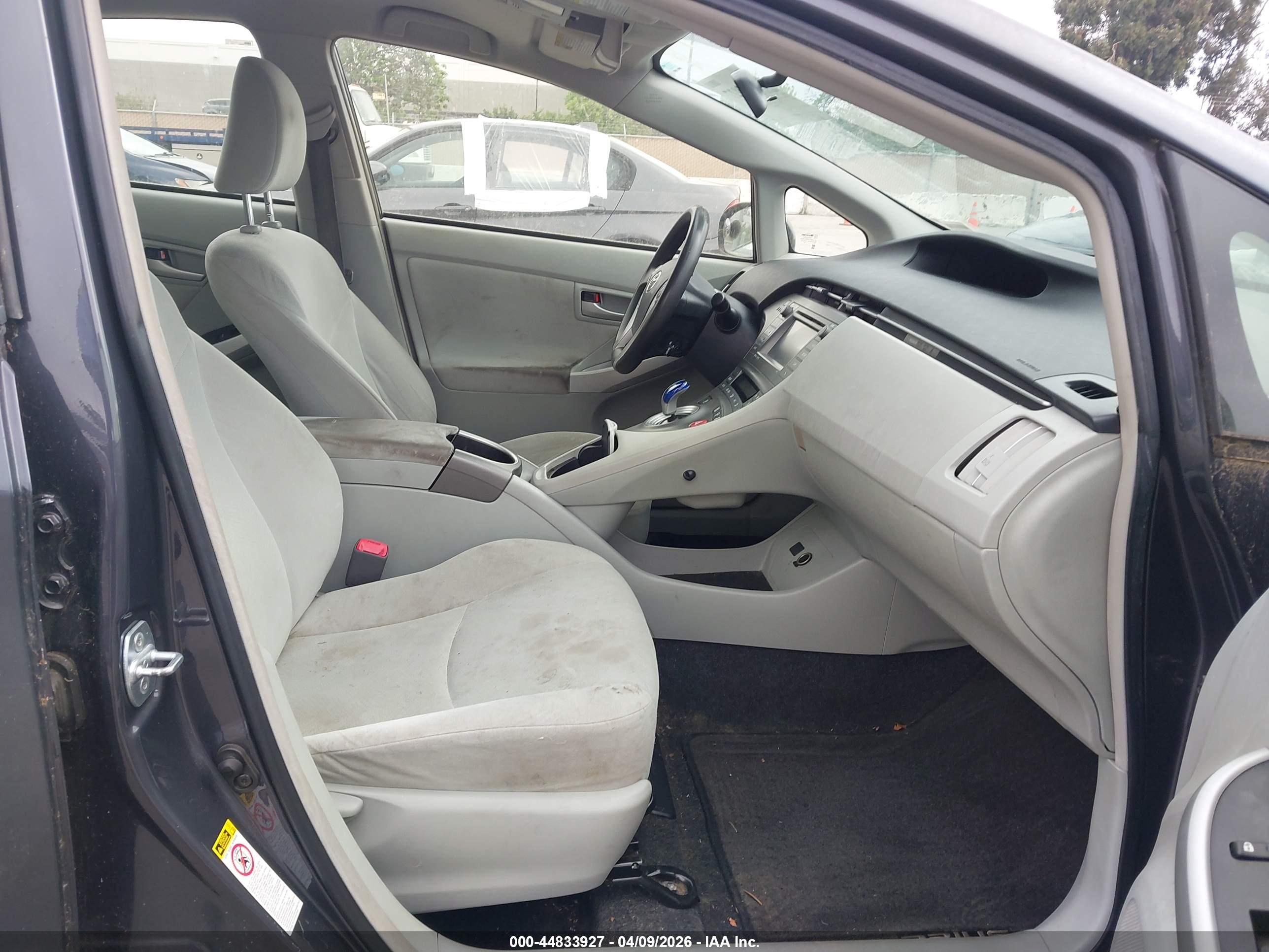 TOYOTA PRIUS image 5