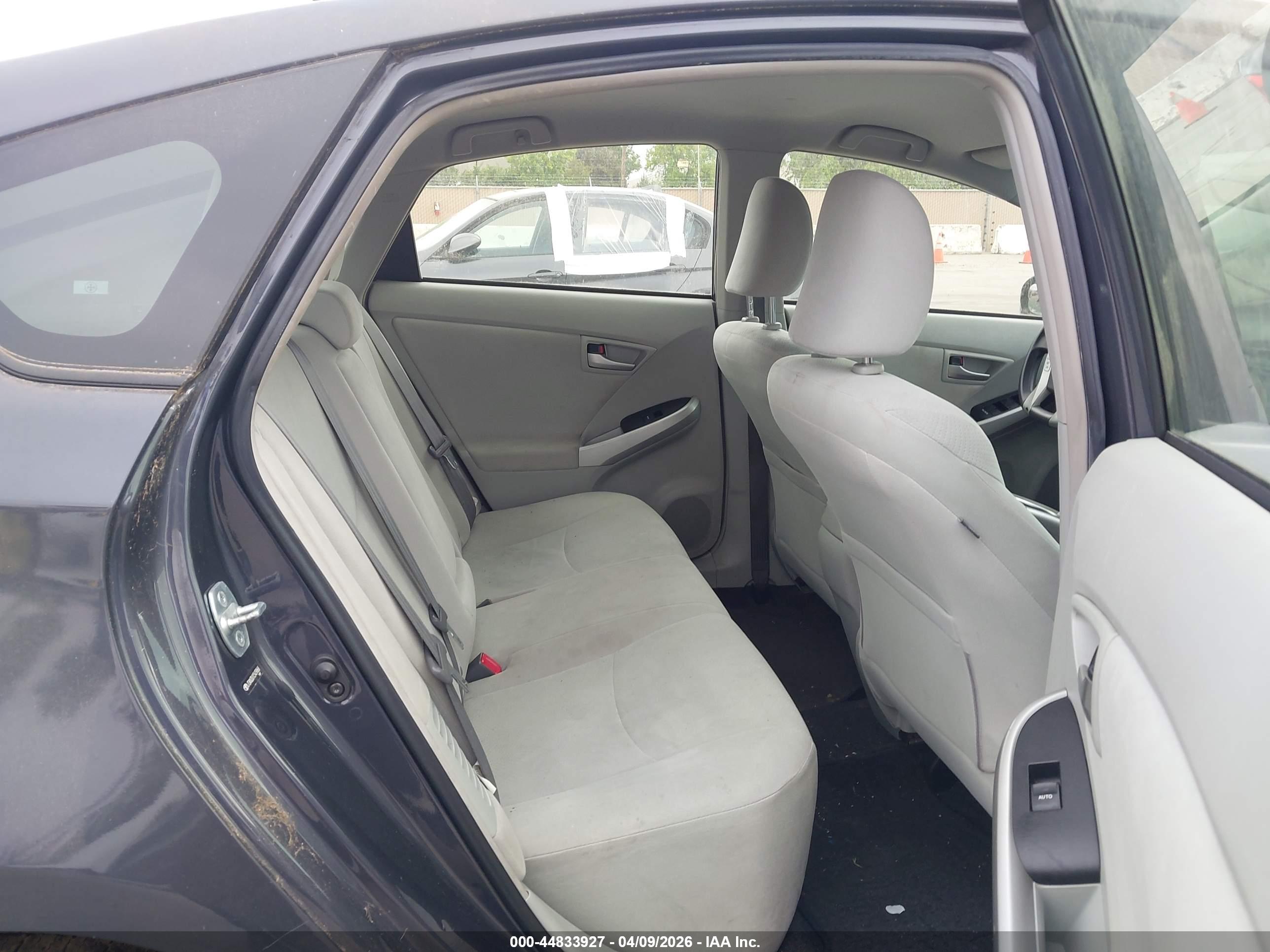 TOYOTA PRIUS image 8