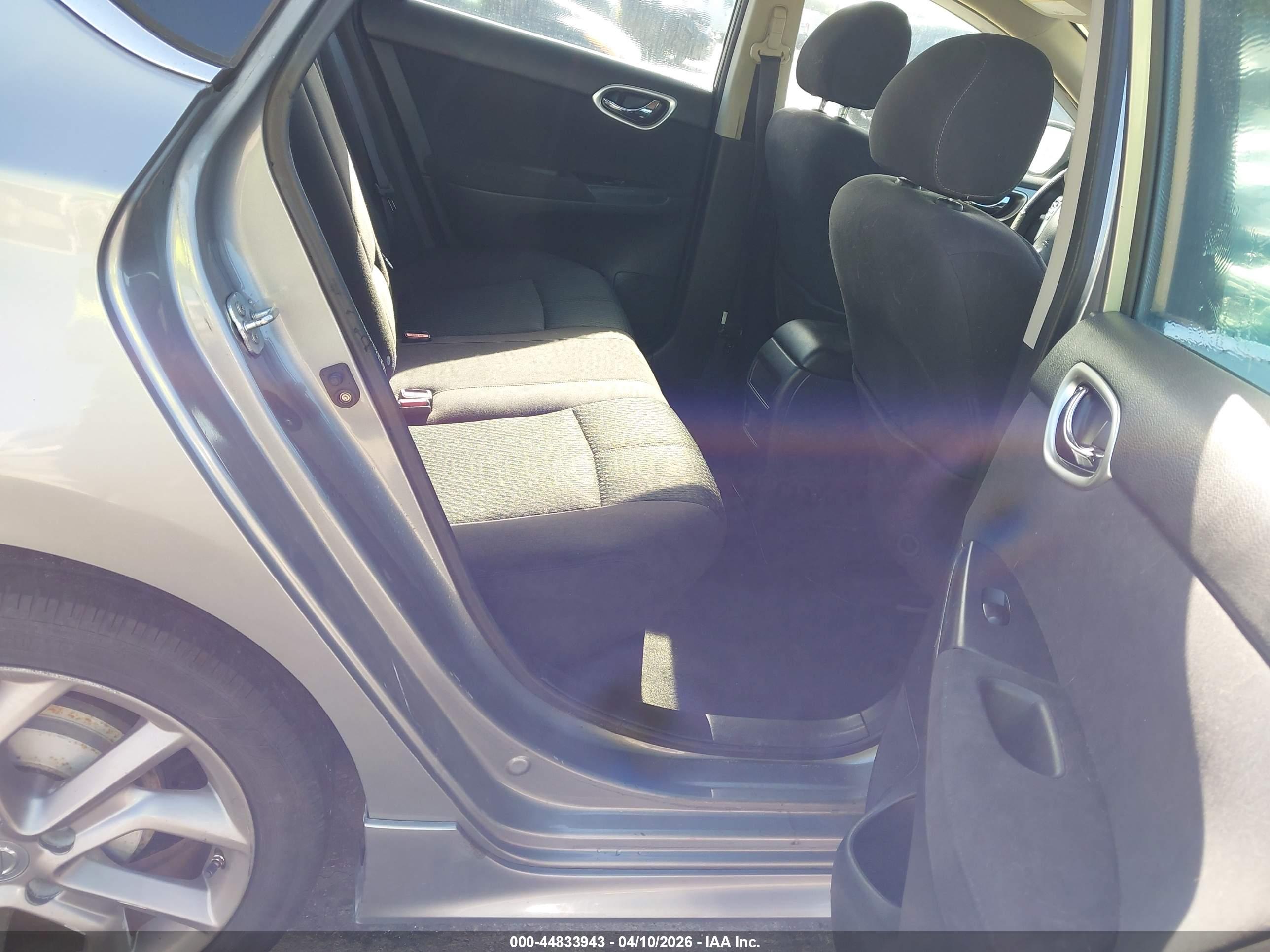 NISSAN SENTRA image 8