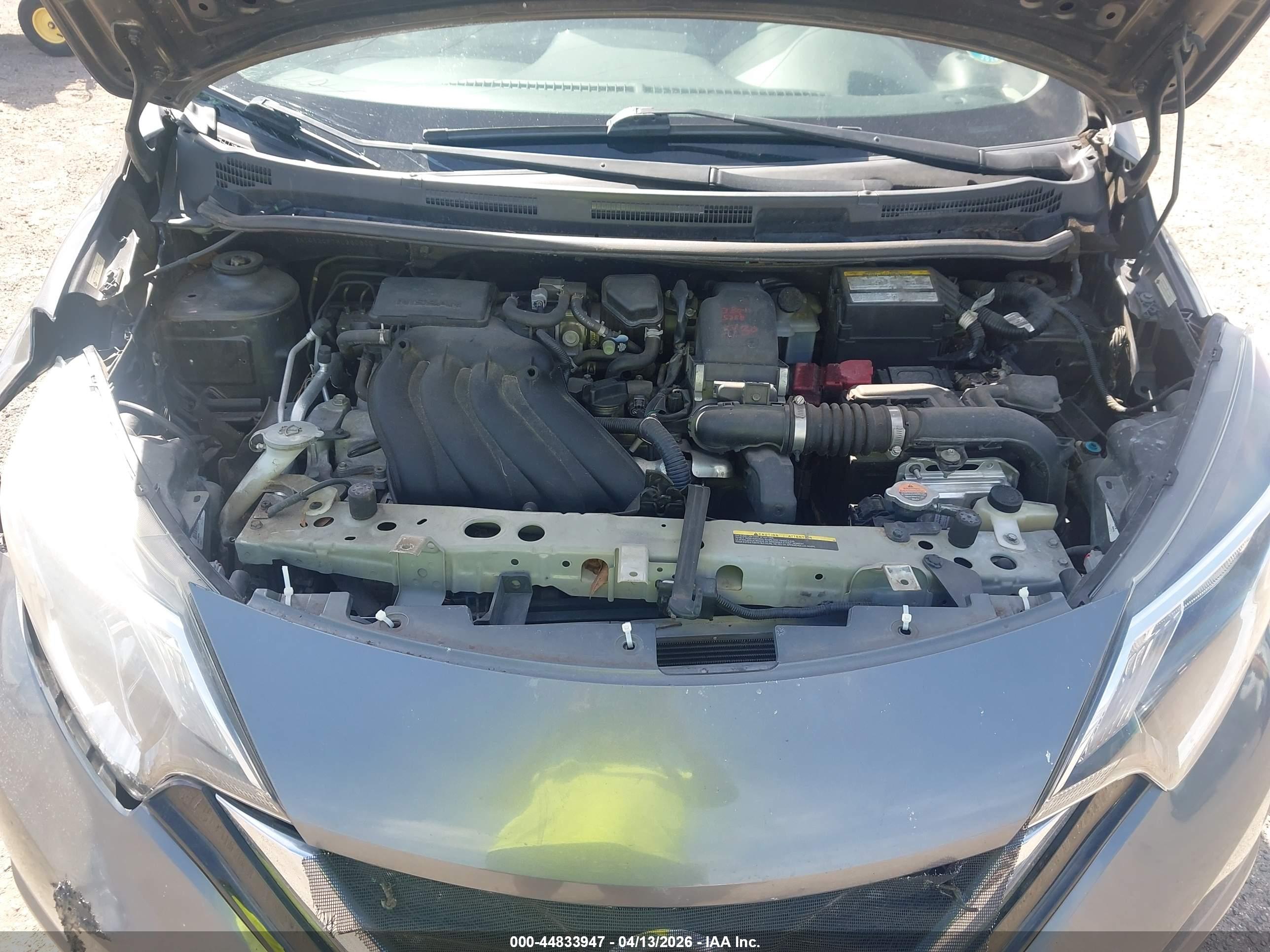 NISSAN VERSA image 10