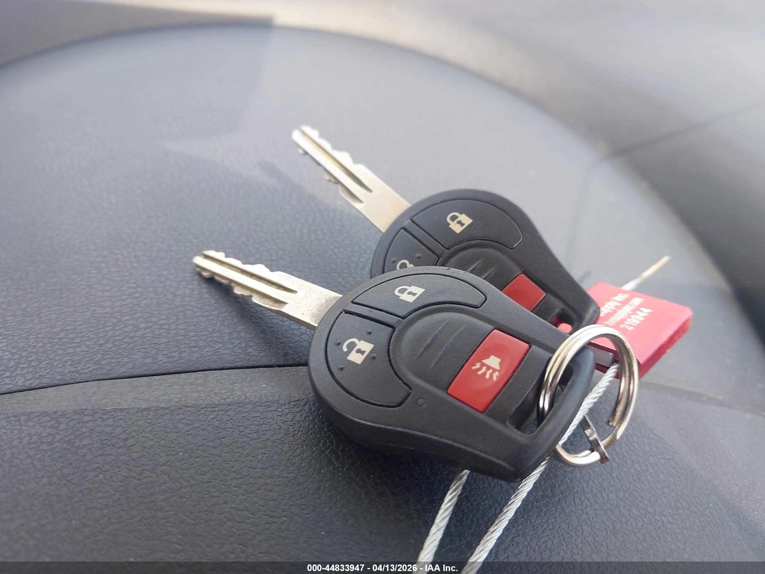 NISSAN VERSA image 11