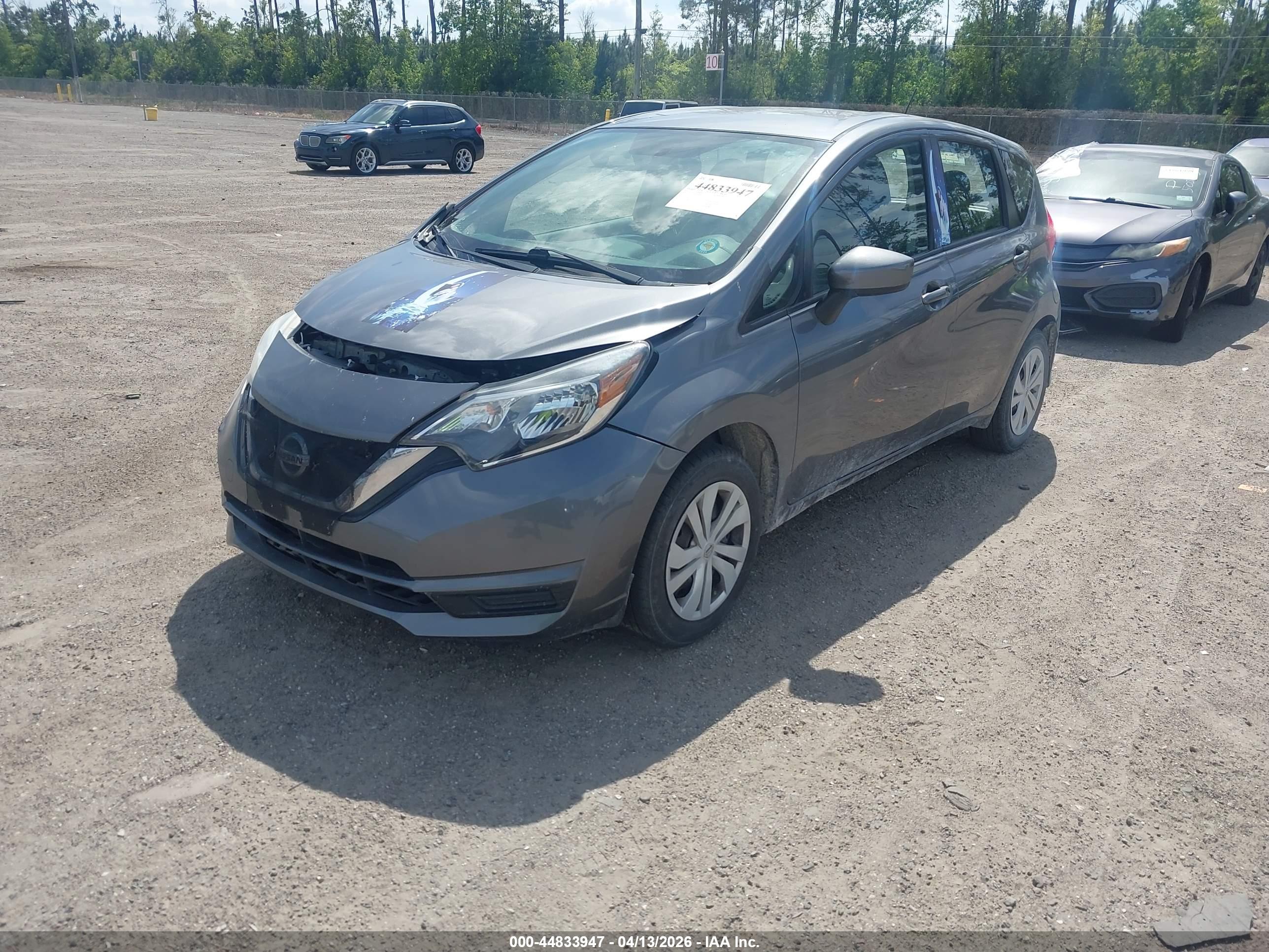 NISSAN VERSA image 2