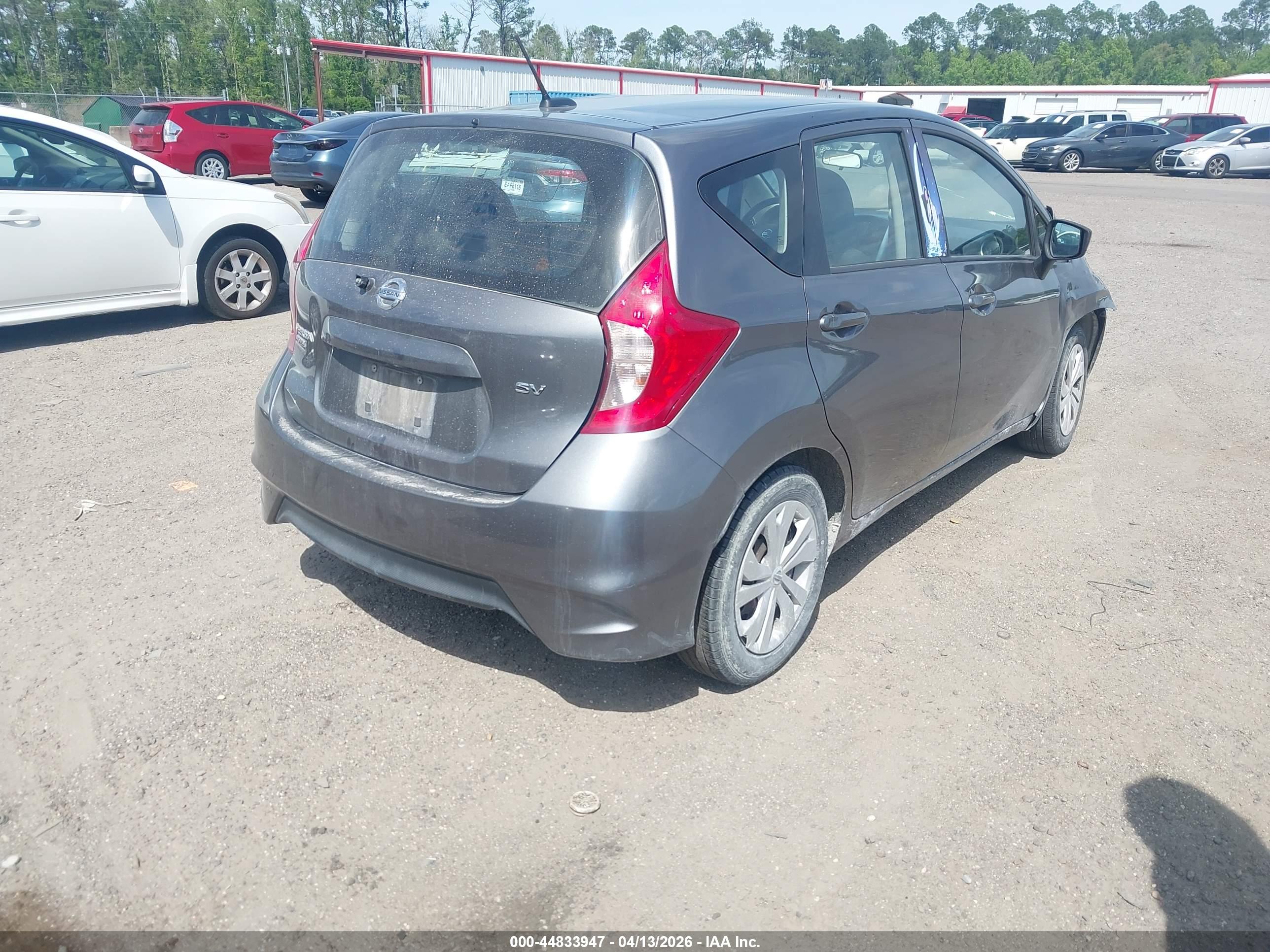 NISSAN VERSA image 4