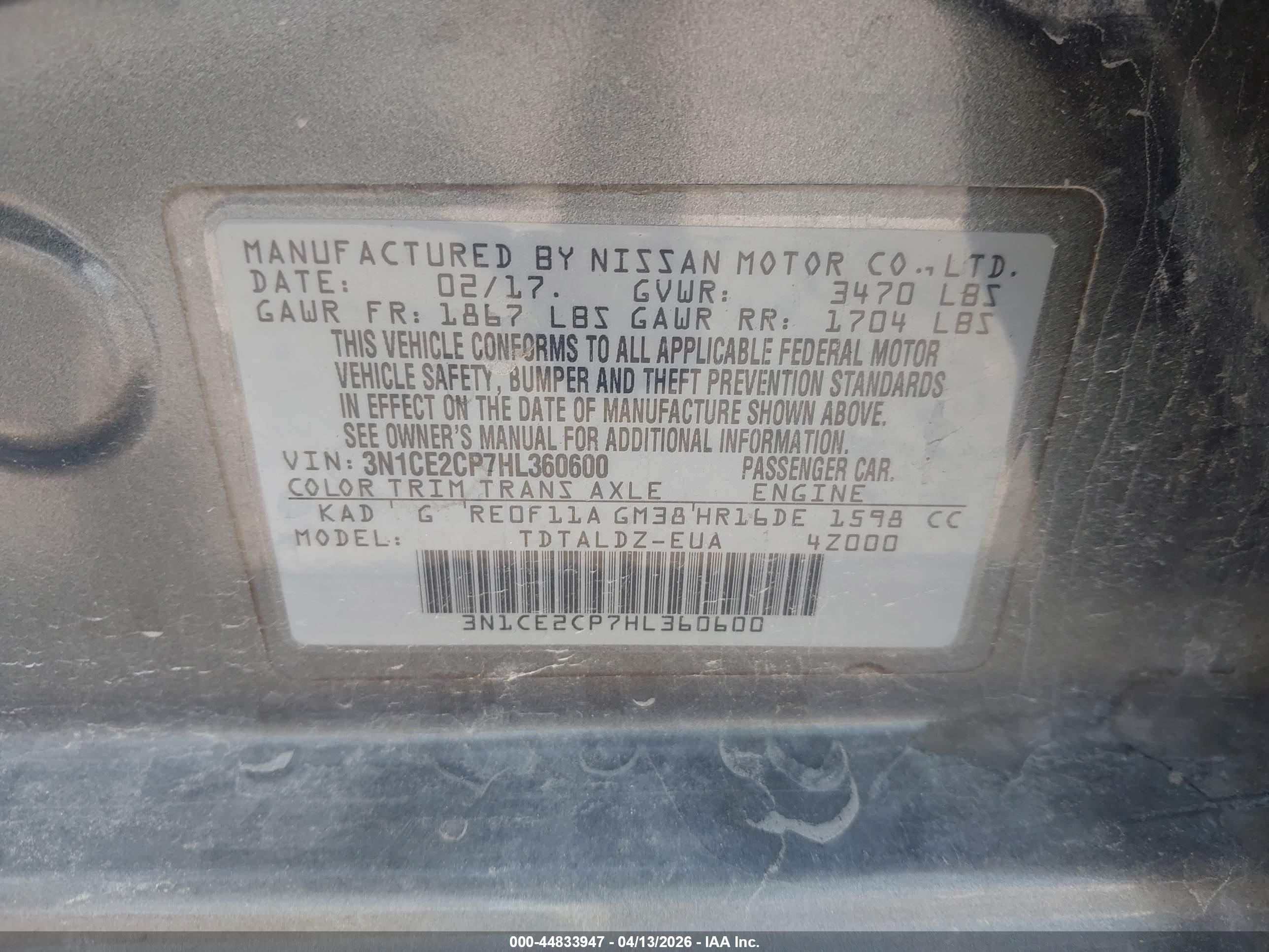 NISSAN VERSA image 9
