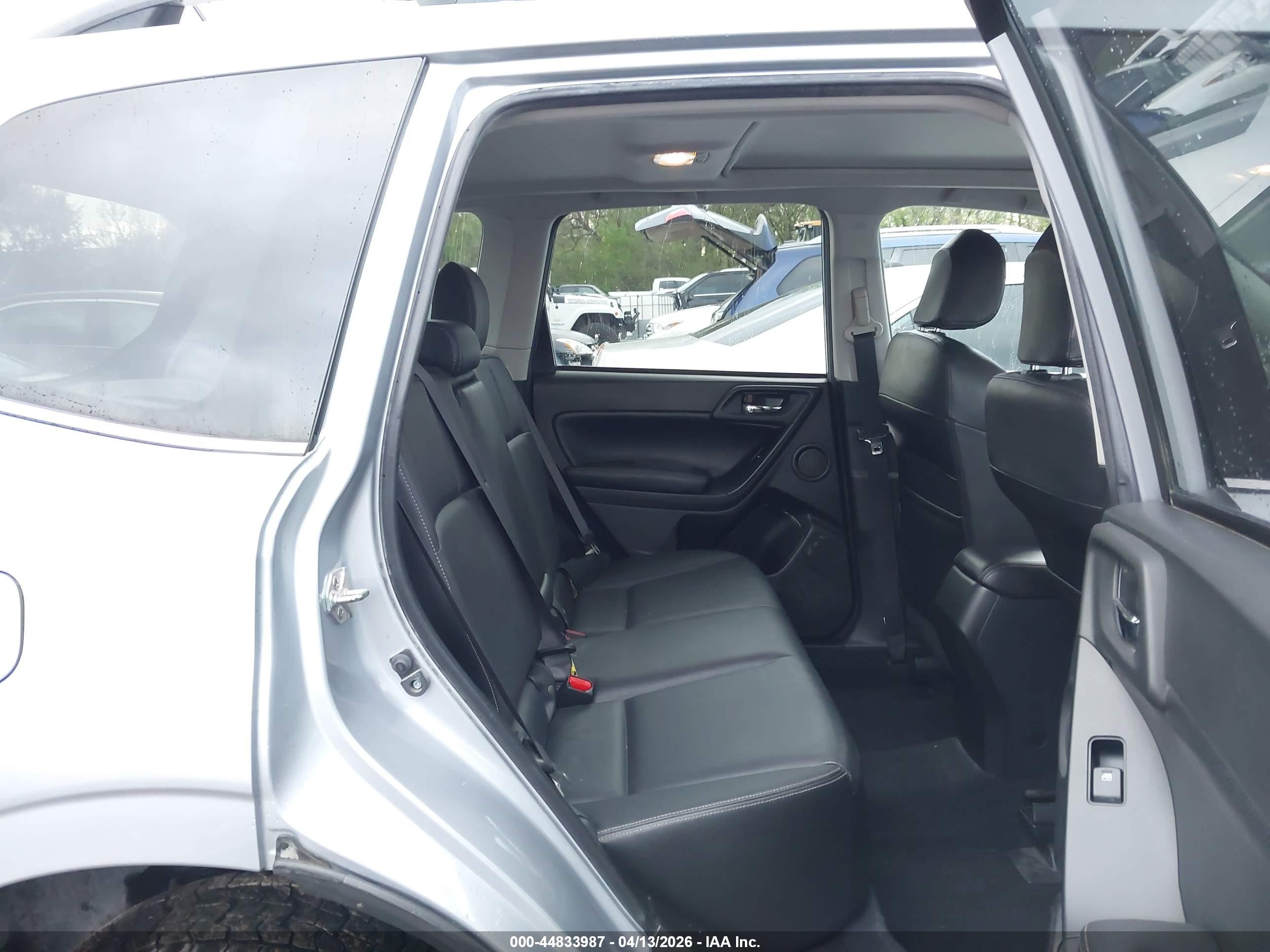SUBARU FORESTER image 8
