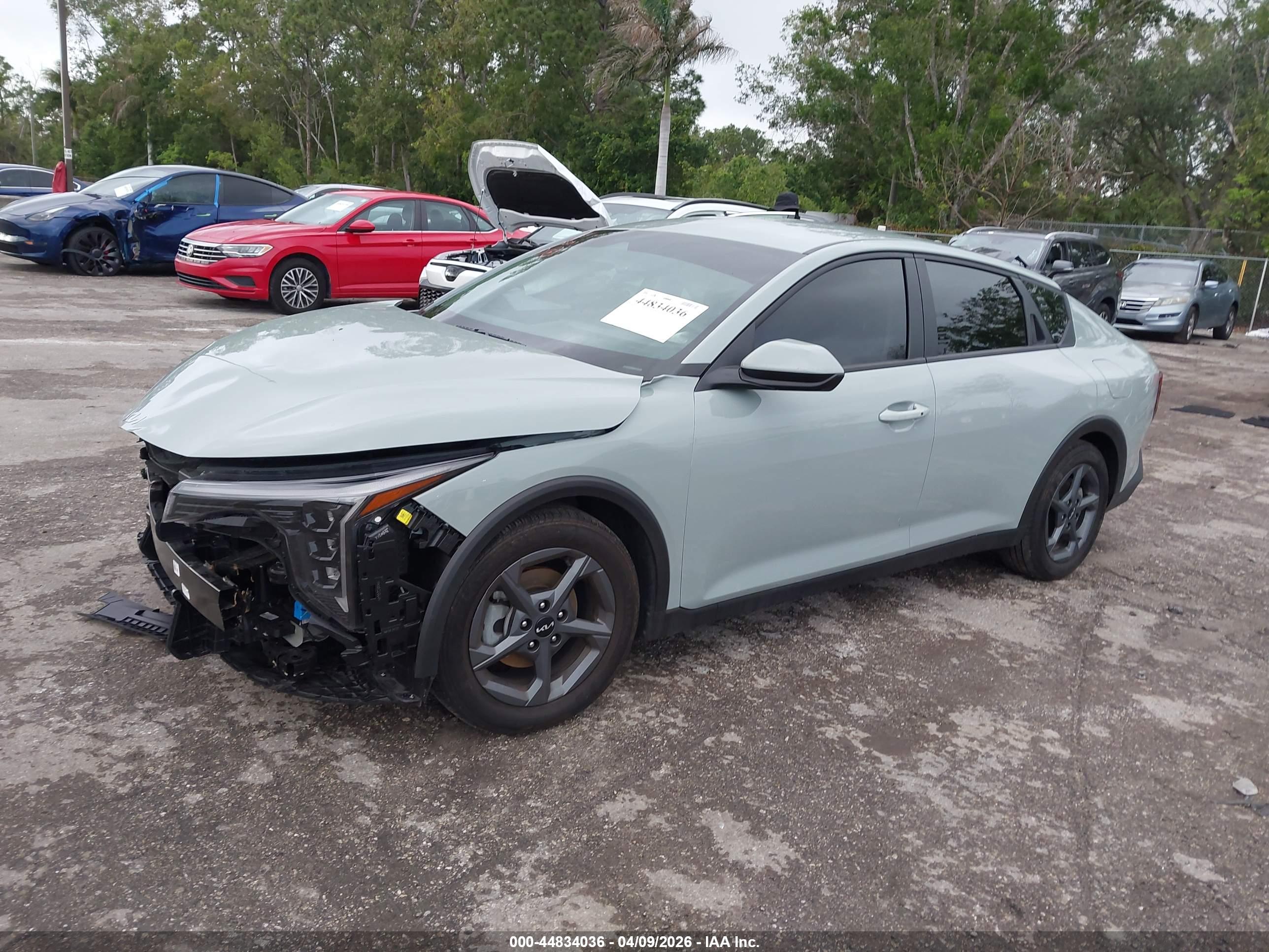 KIA K4 image 2