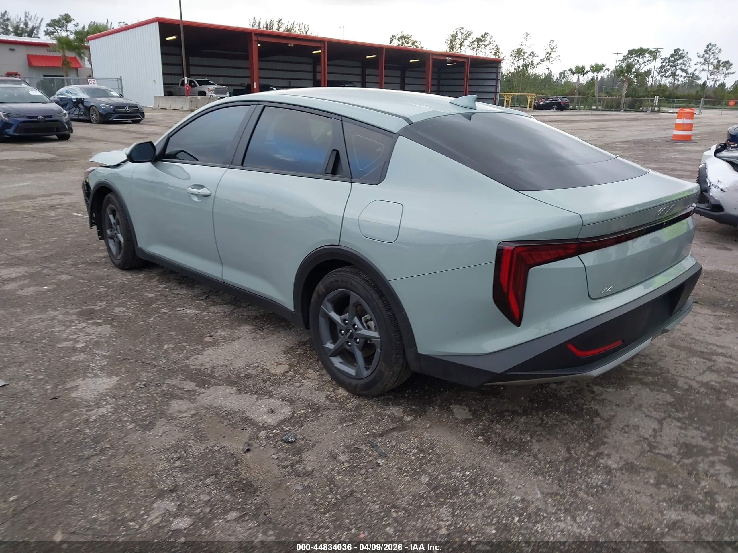 KIA K4 image 3