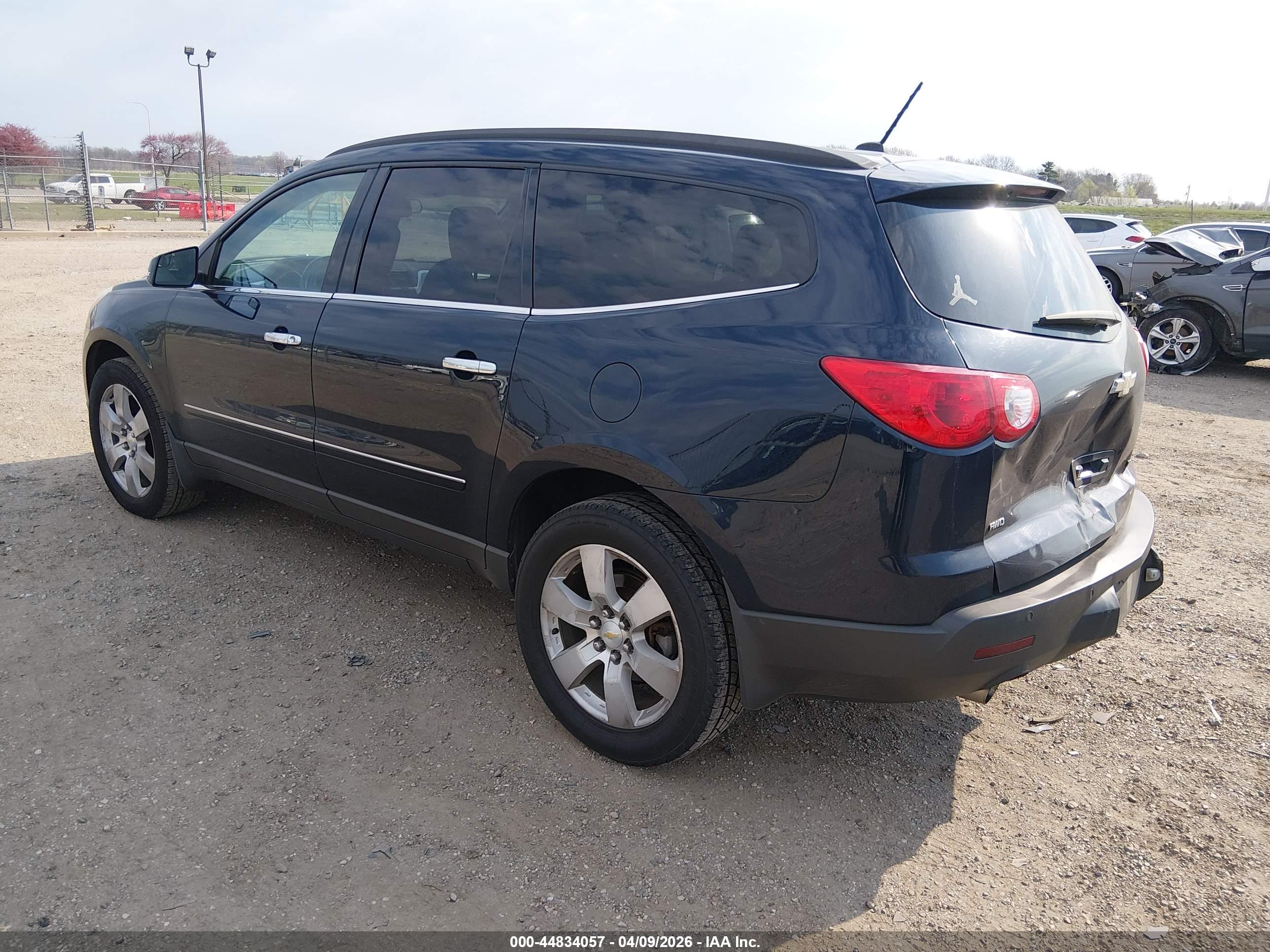 CHEVROLET TRAVERSE image 3