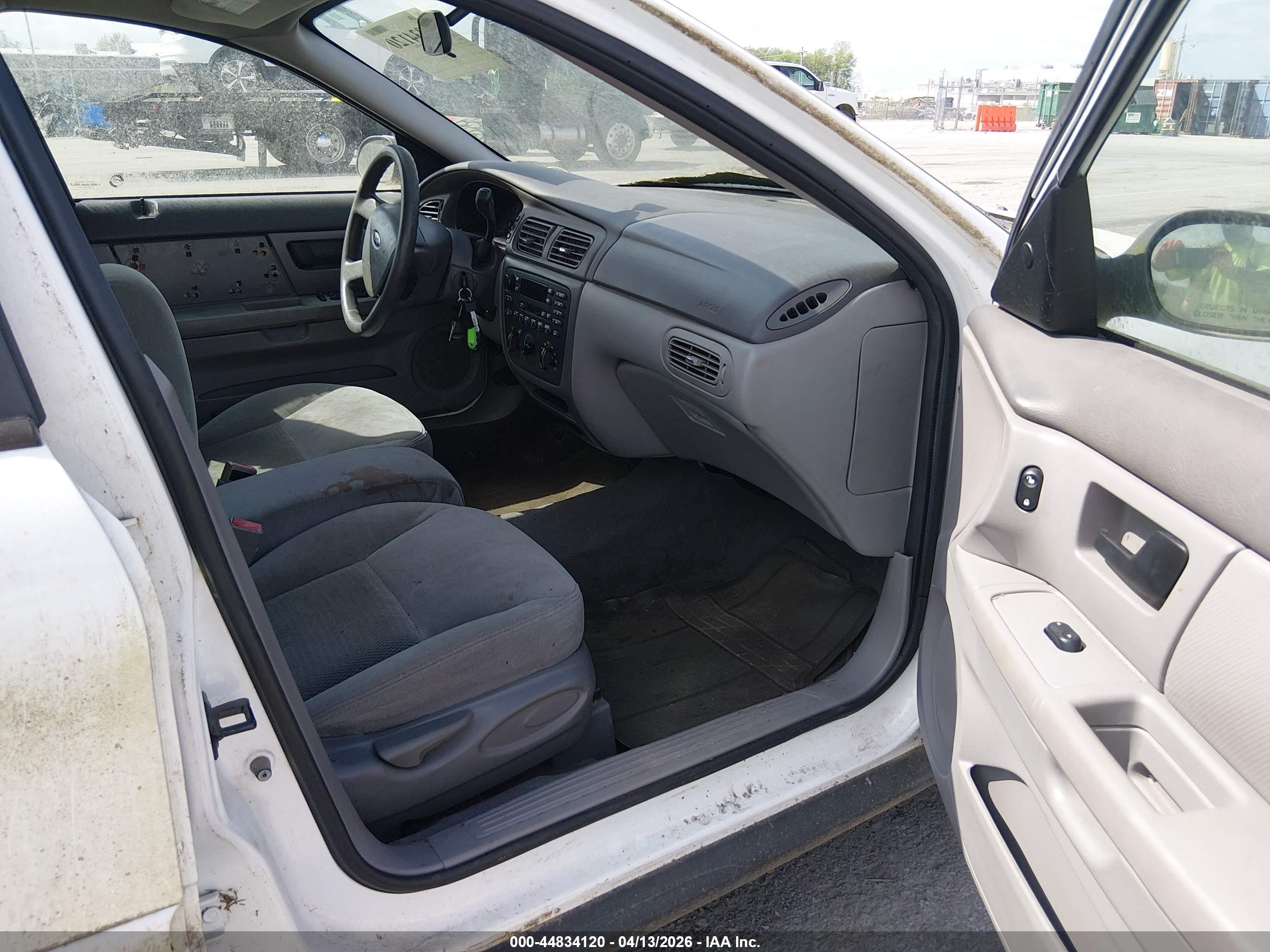 FORD TAURUS image 5