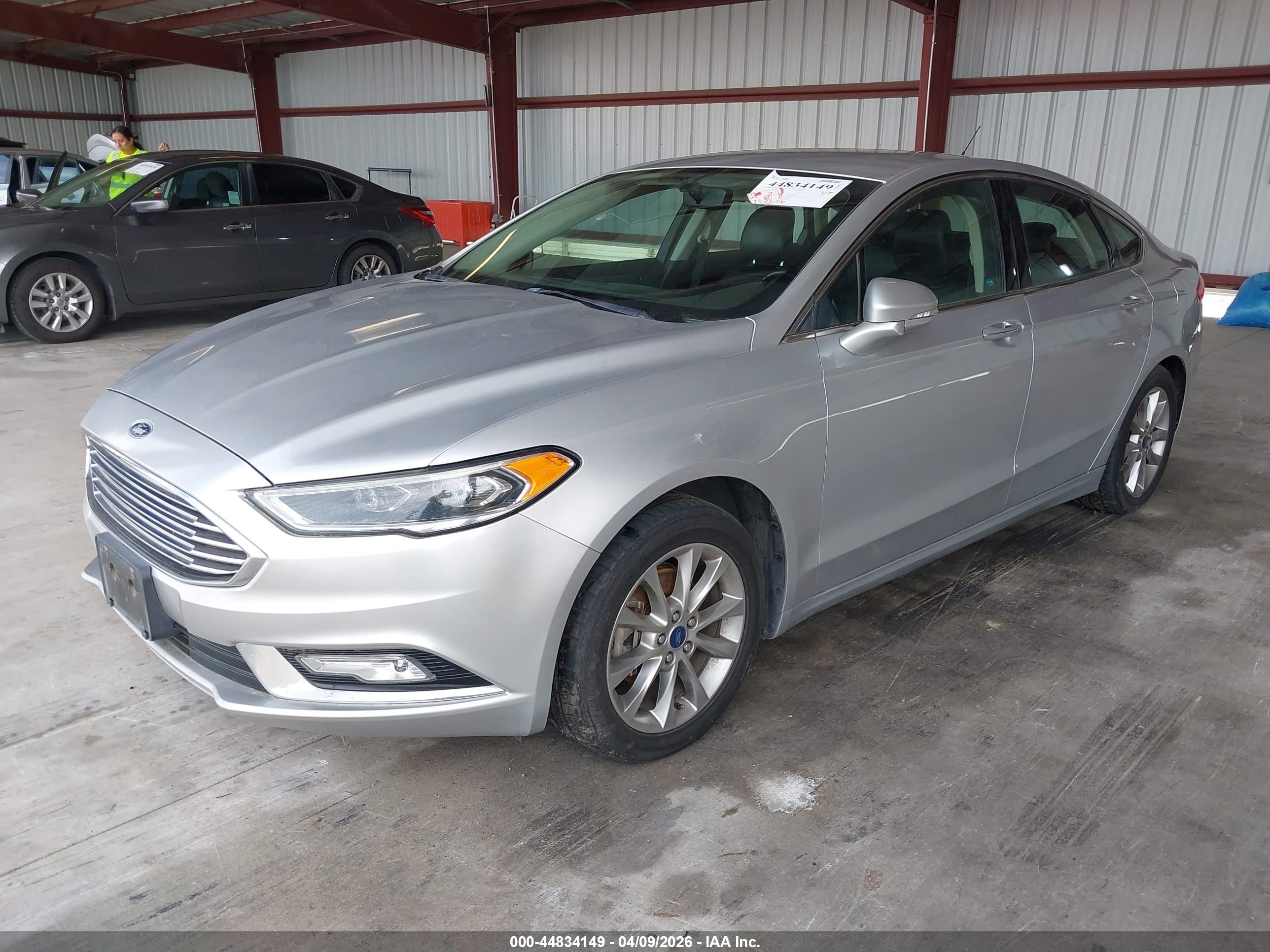 FORD FUSION image 2