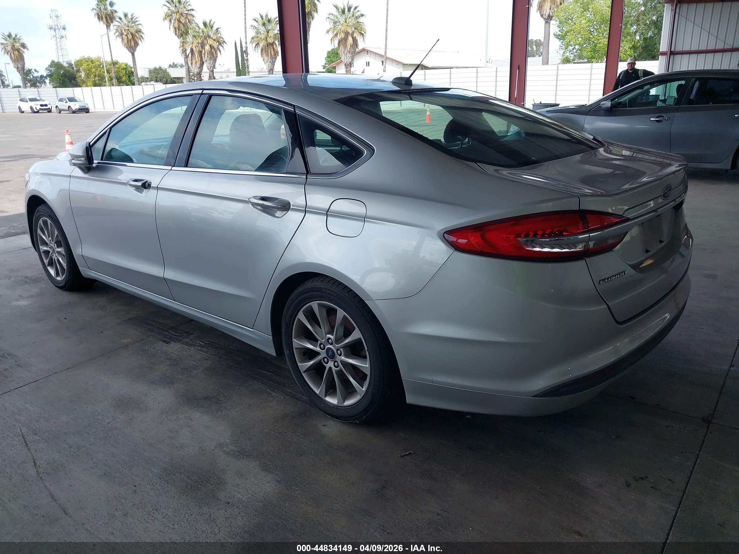 FORD FUSION image 3