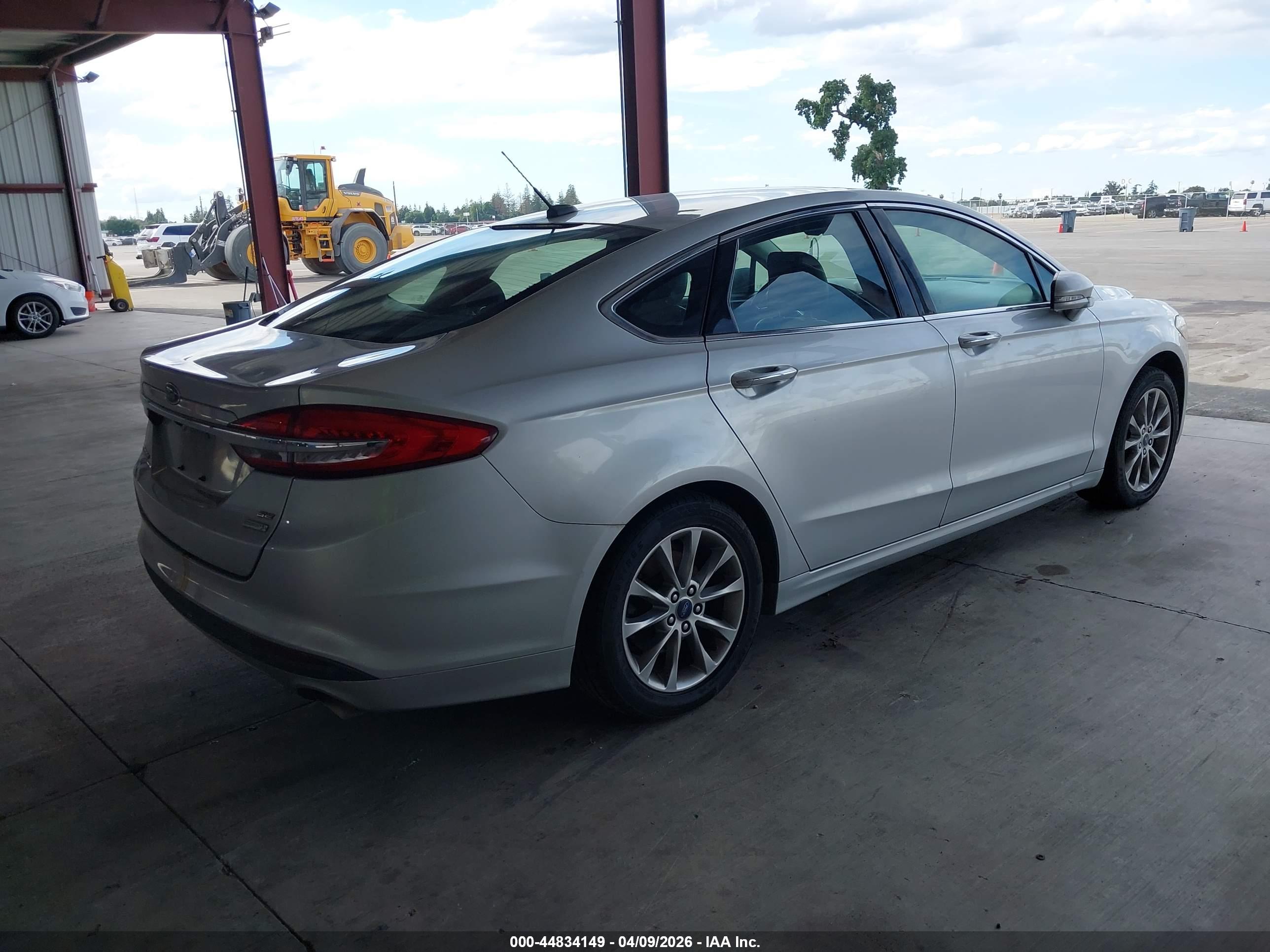 FORD FUSION image 4