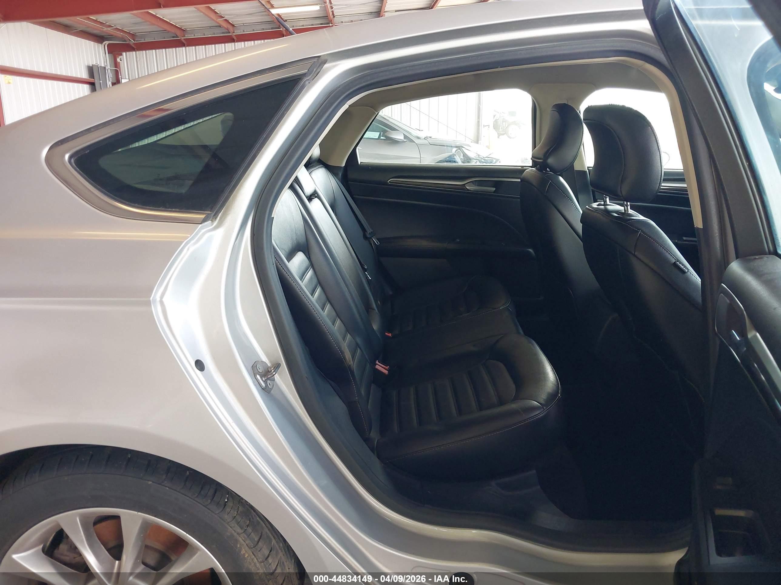 FORD FUSION image 8