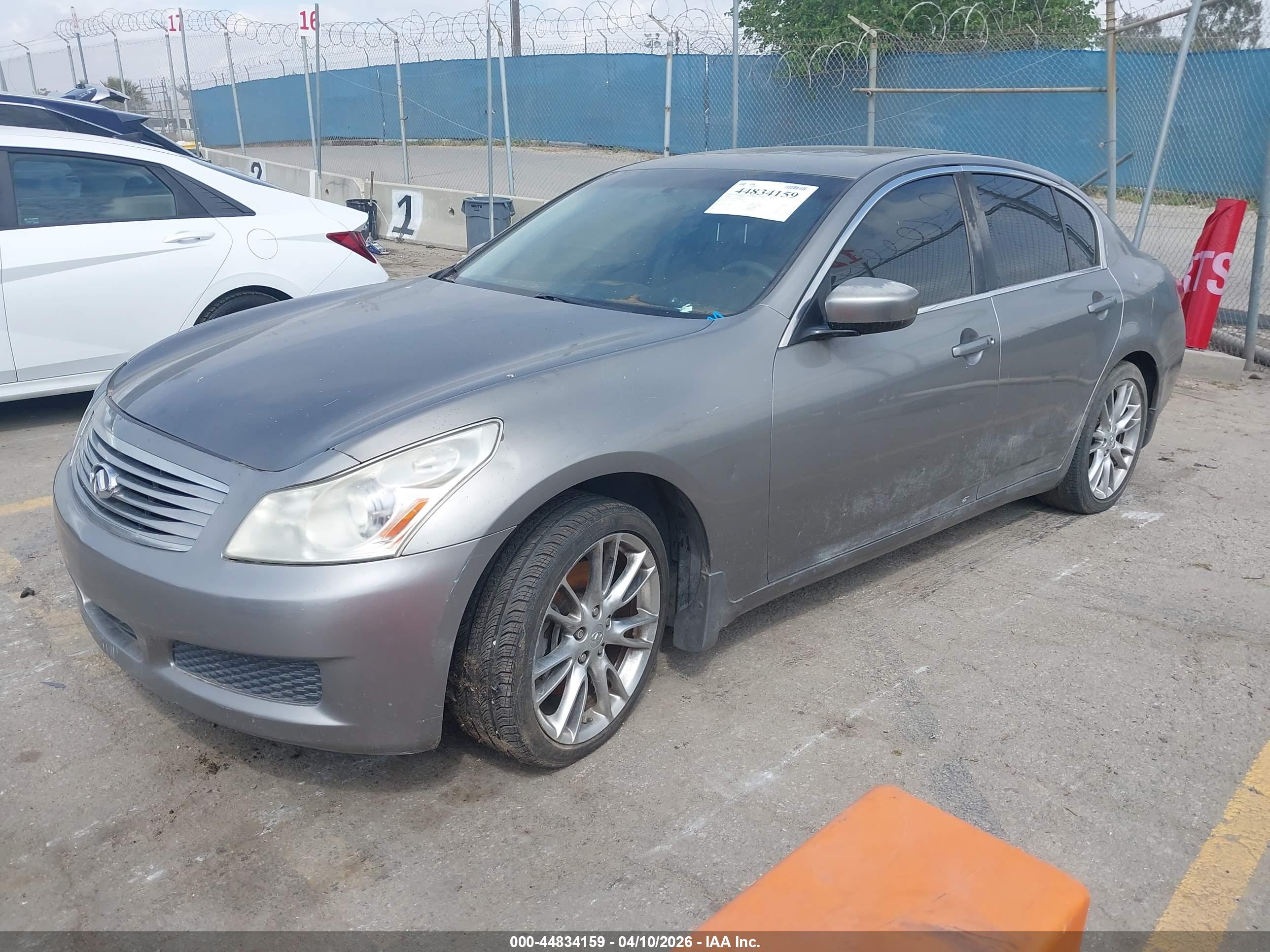 INFINITI G37 image 2