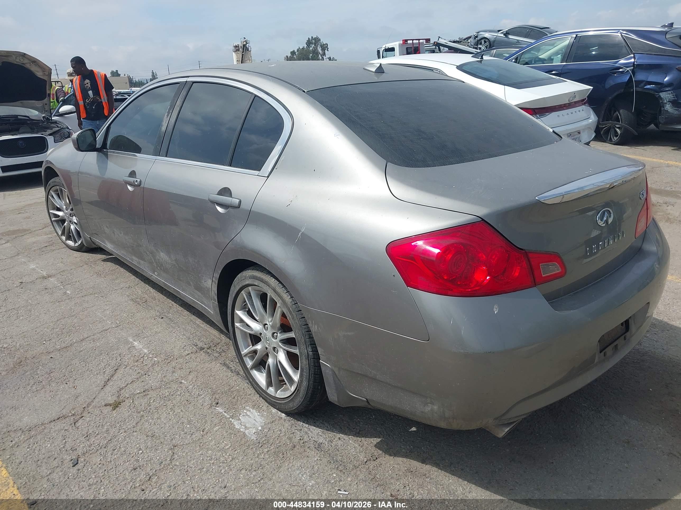 INFINITI G37 image 3