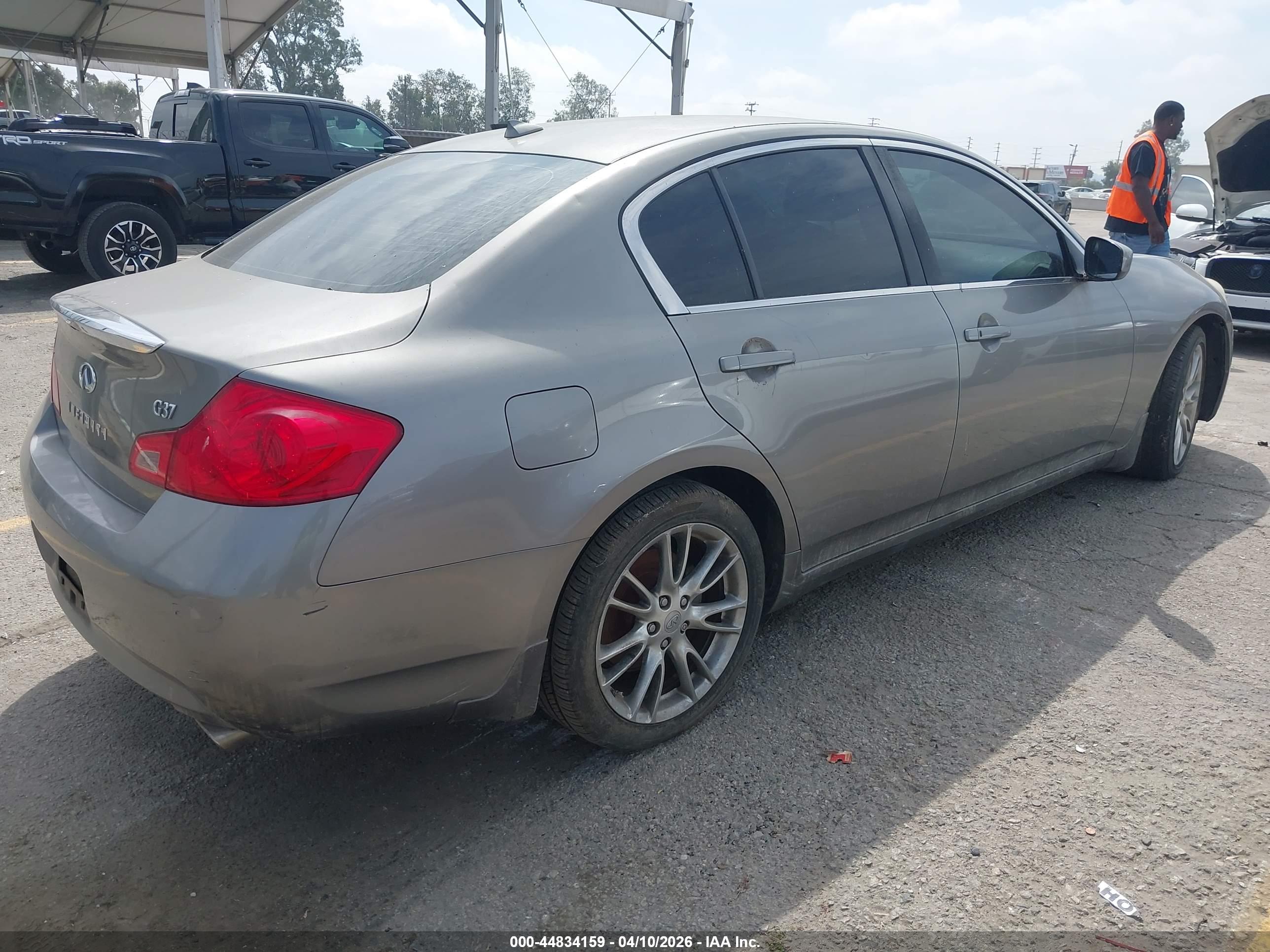 INFINITI G37 image 4