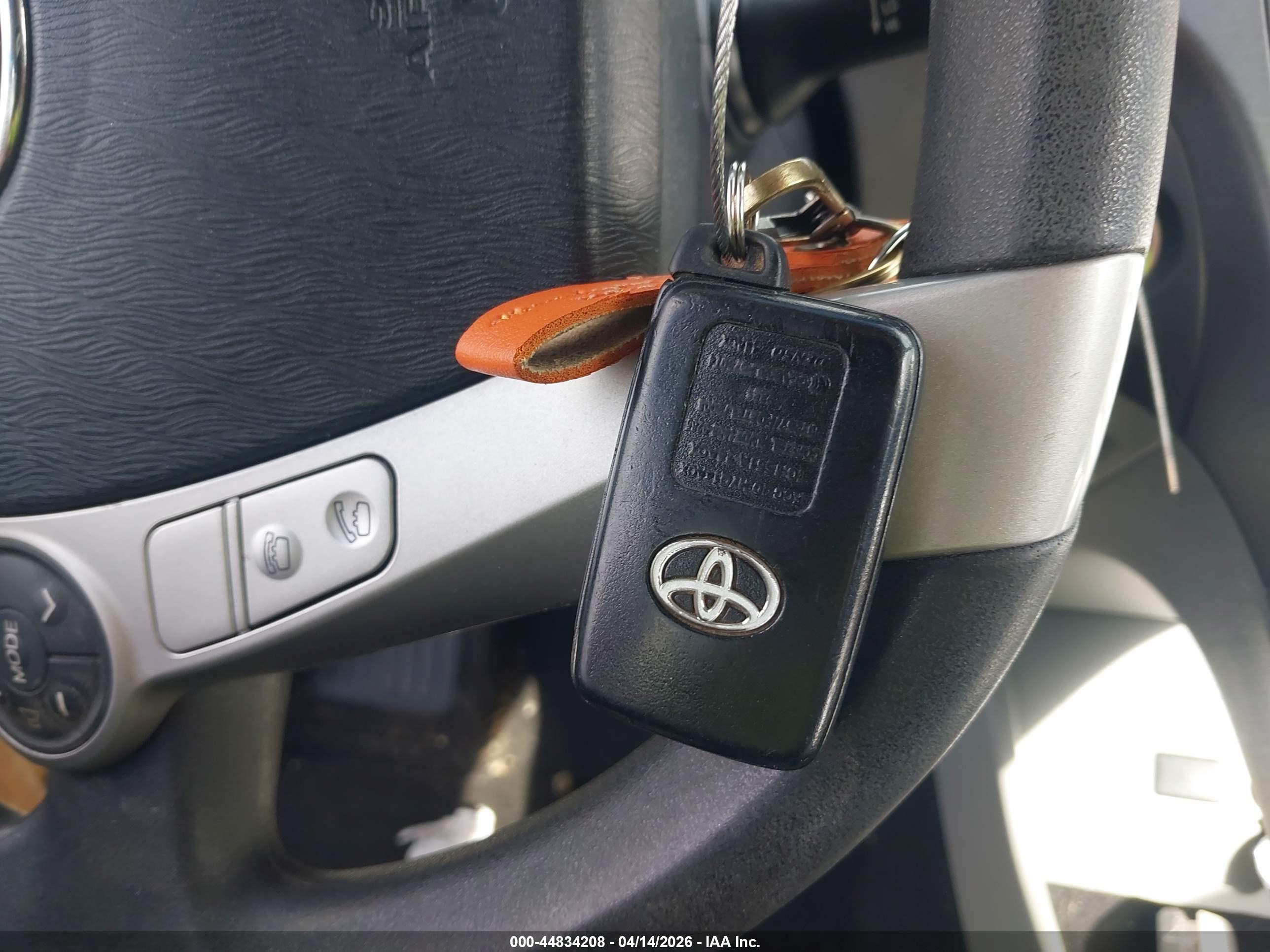TOYOTA PRIUS image 11