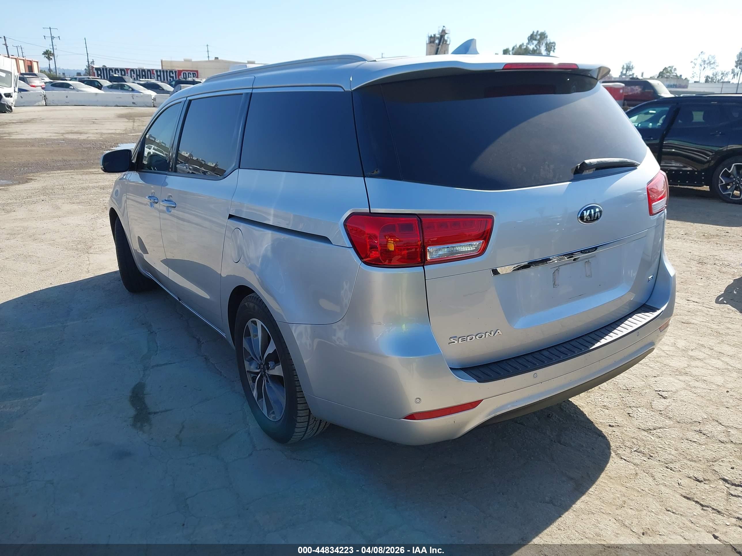 KIA SEDONA image 3