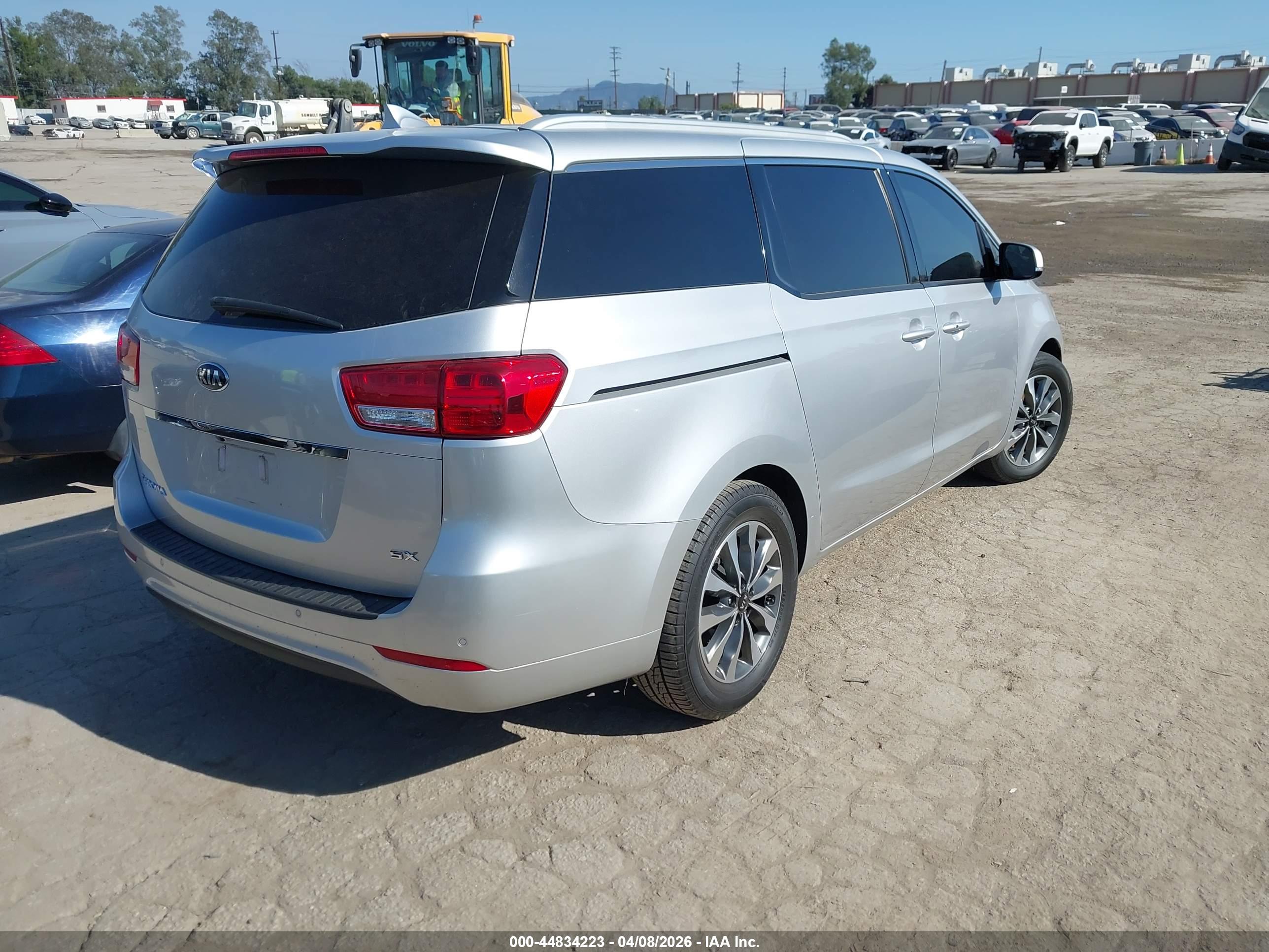 KIA SEDONA image 4