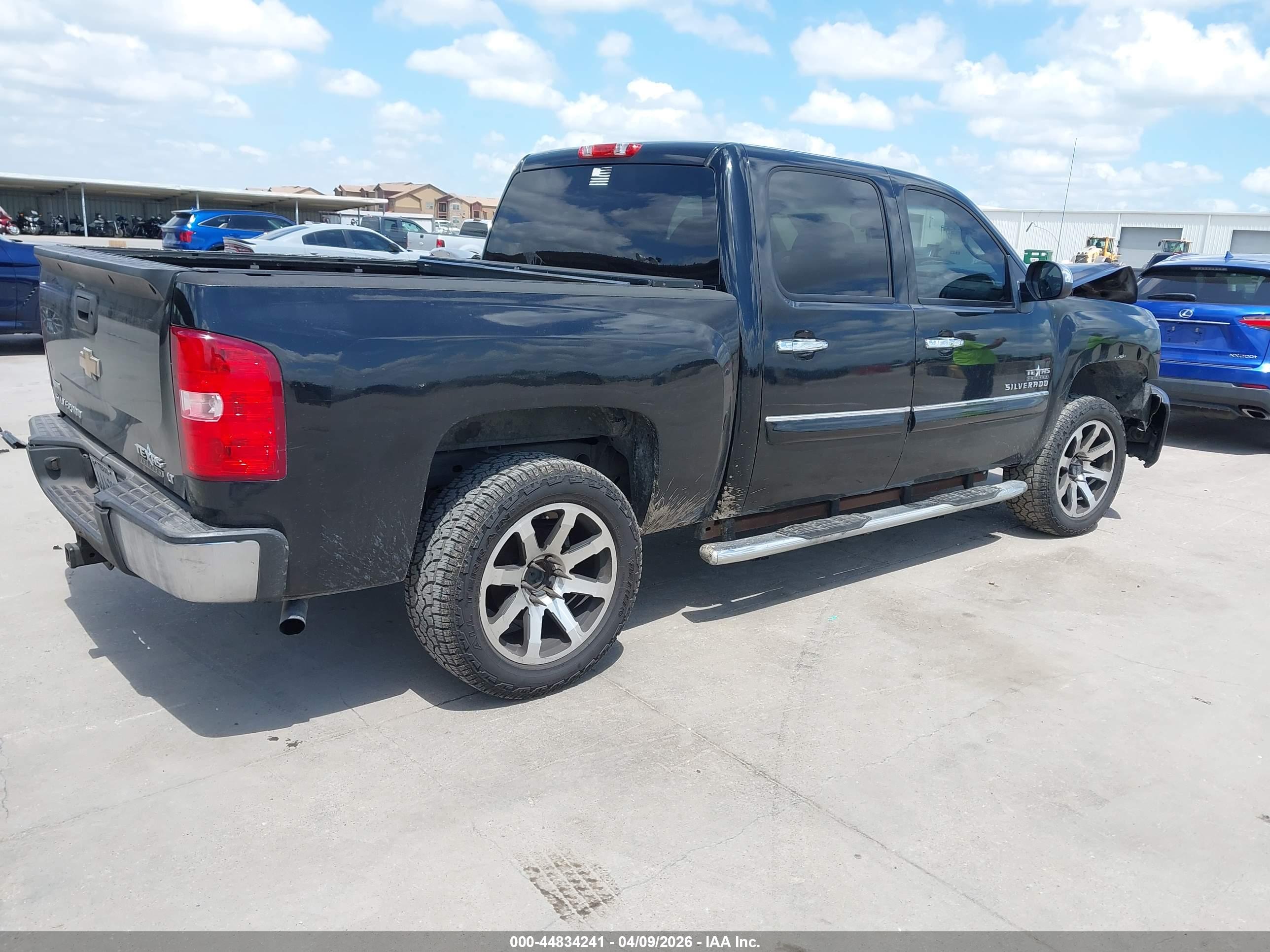 CHEVROLET SILVERADO image 4