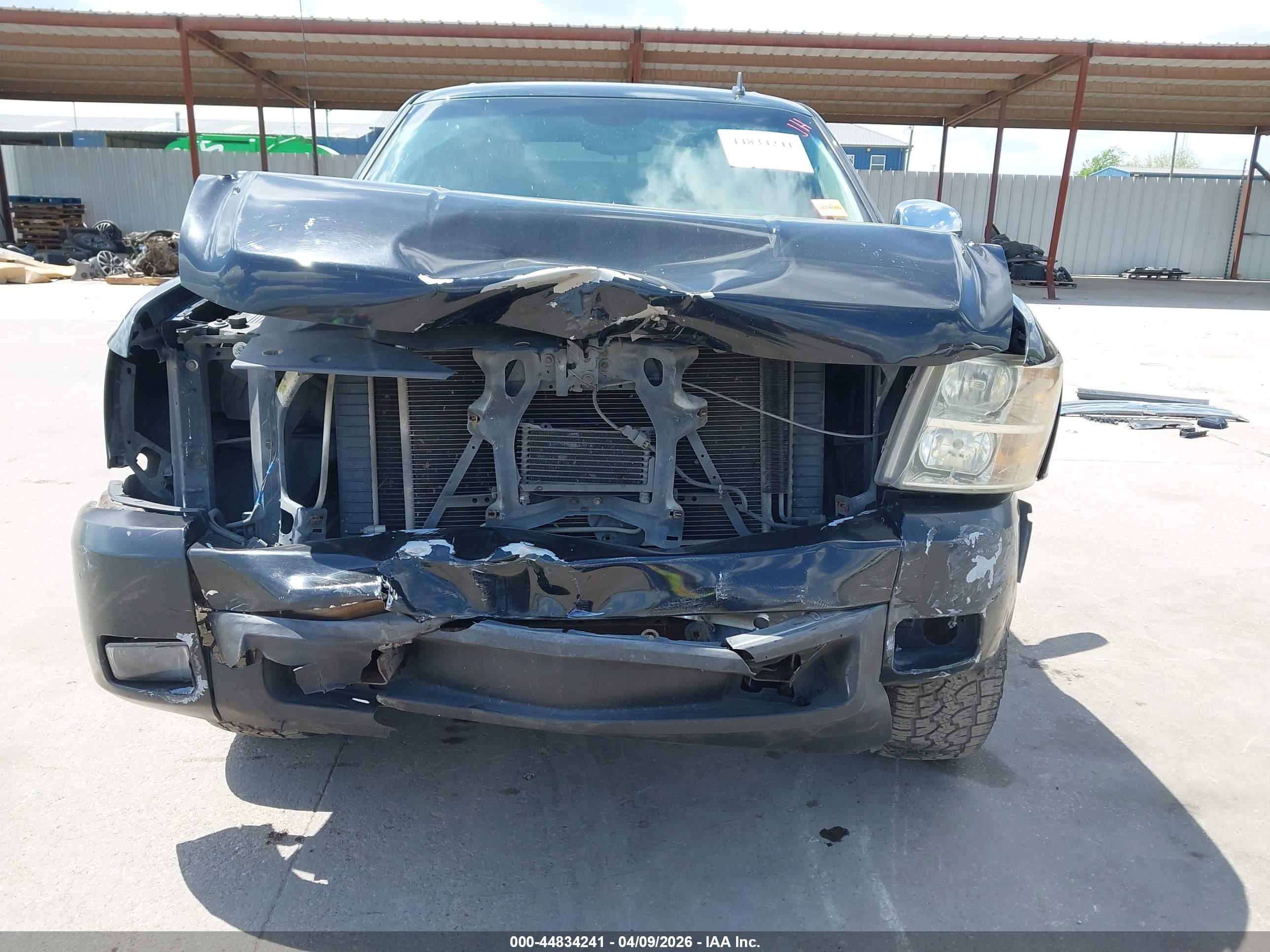 CHEVROLET SILVERADO image 6