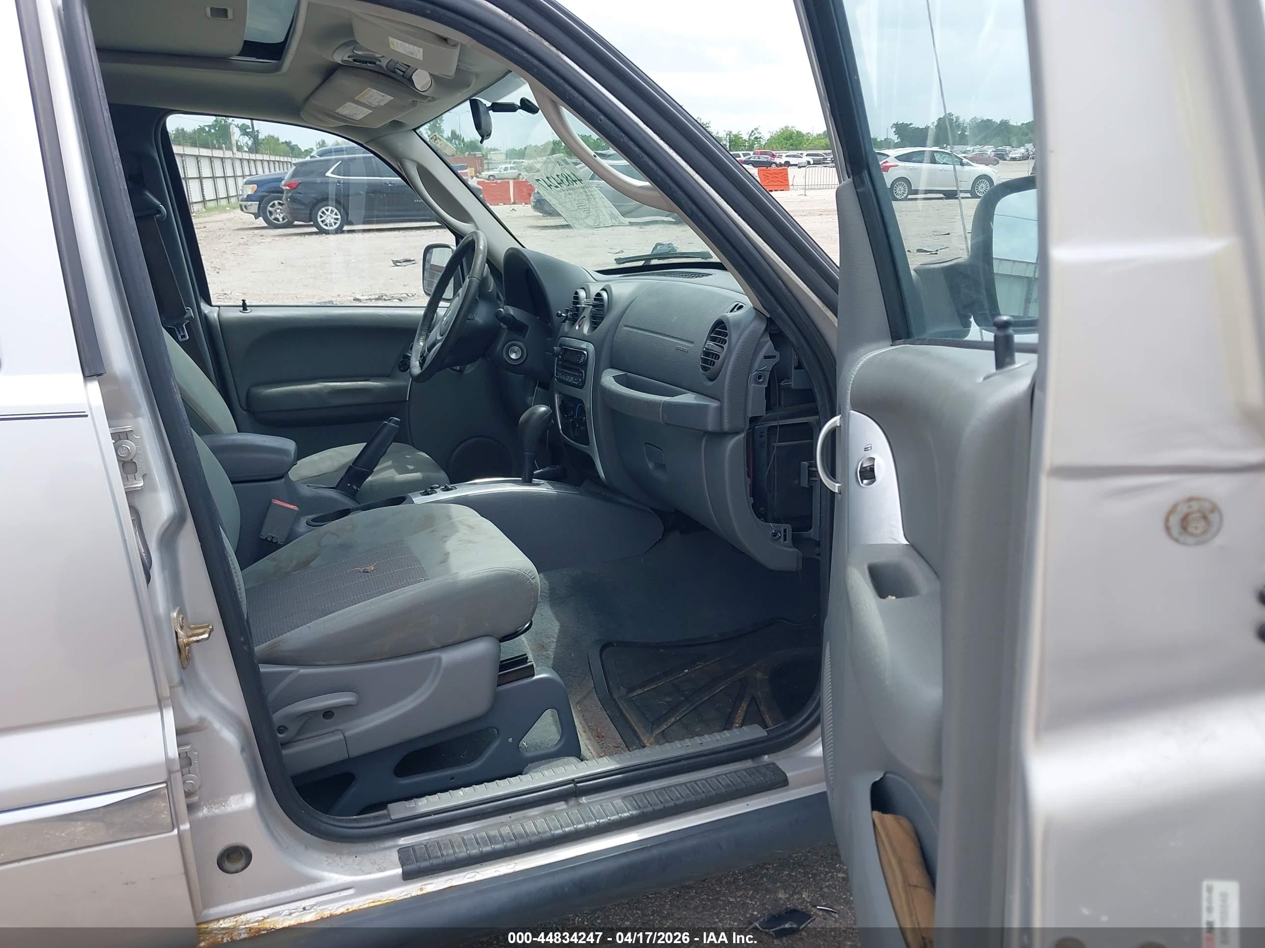 JEEP LIBERTY image 5