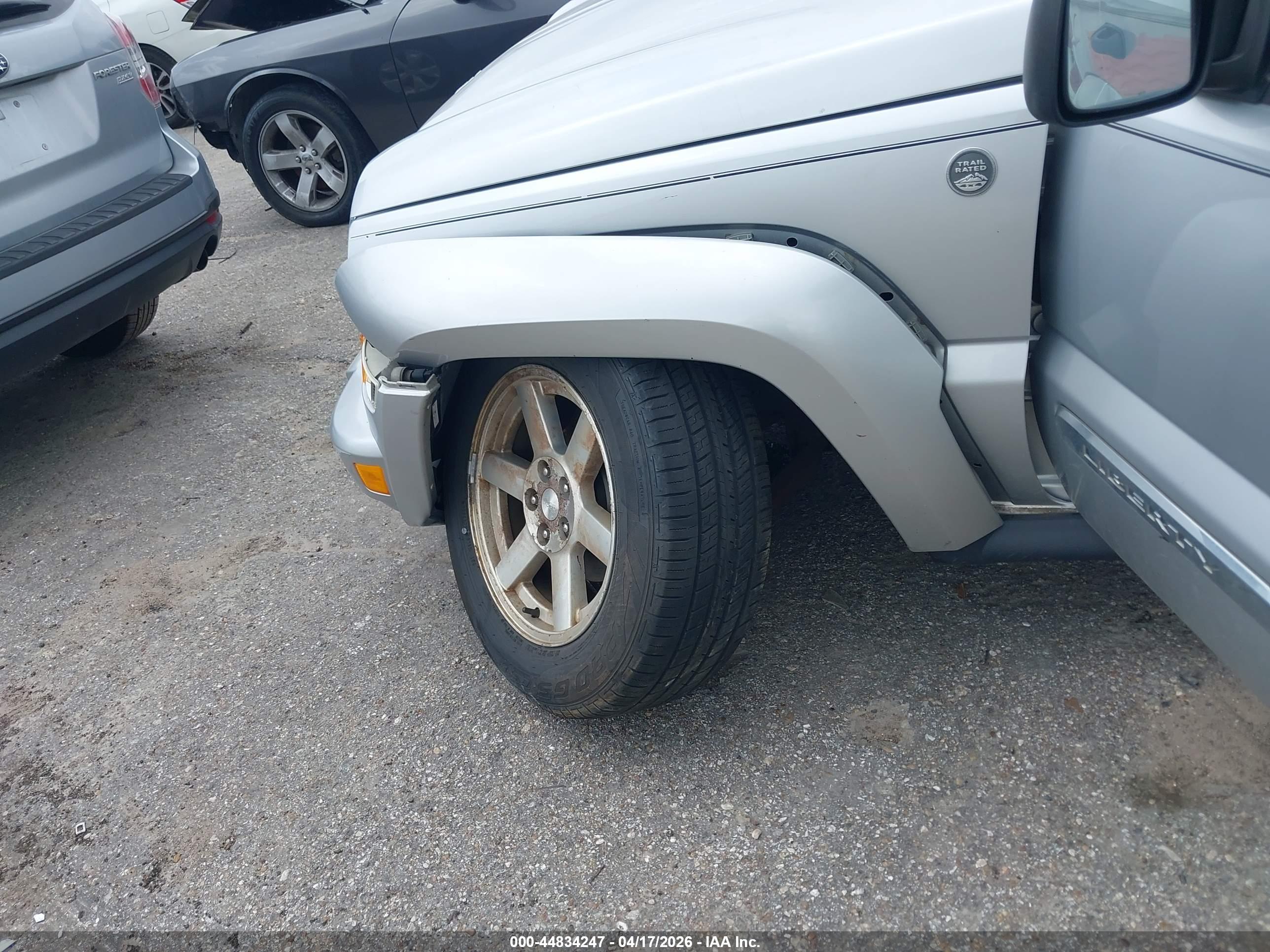JEEP LIBERTY image 6