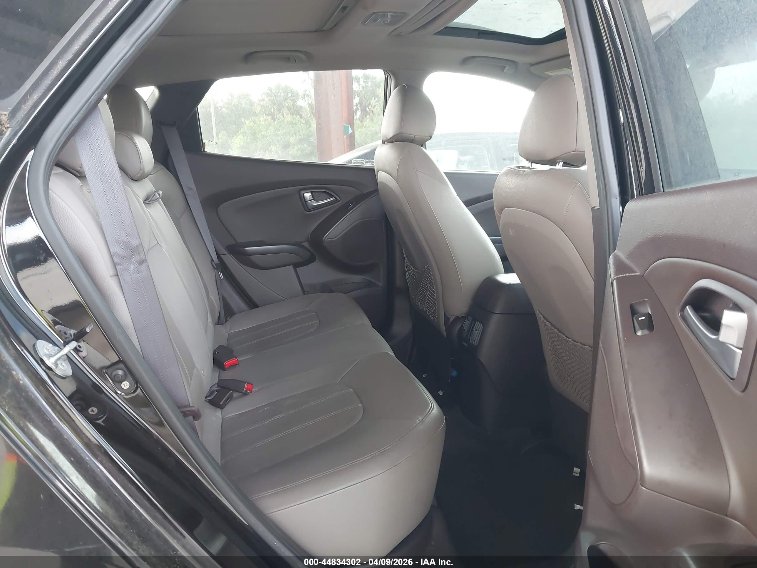 HYUNDAI TUCSON image 8