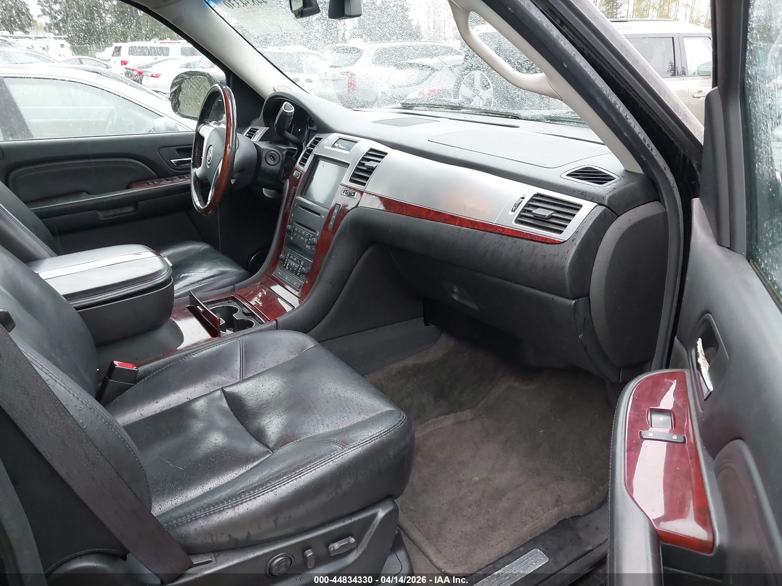 CADILLAC ESCALADE image 5