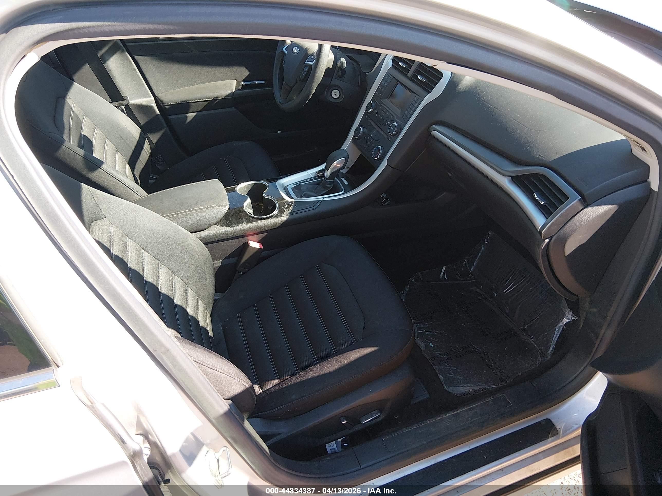 FORD FUSION image 5