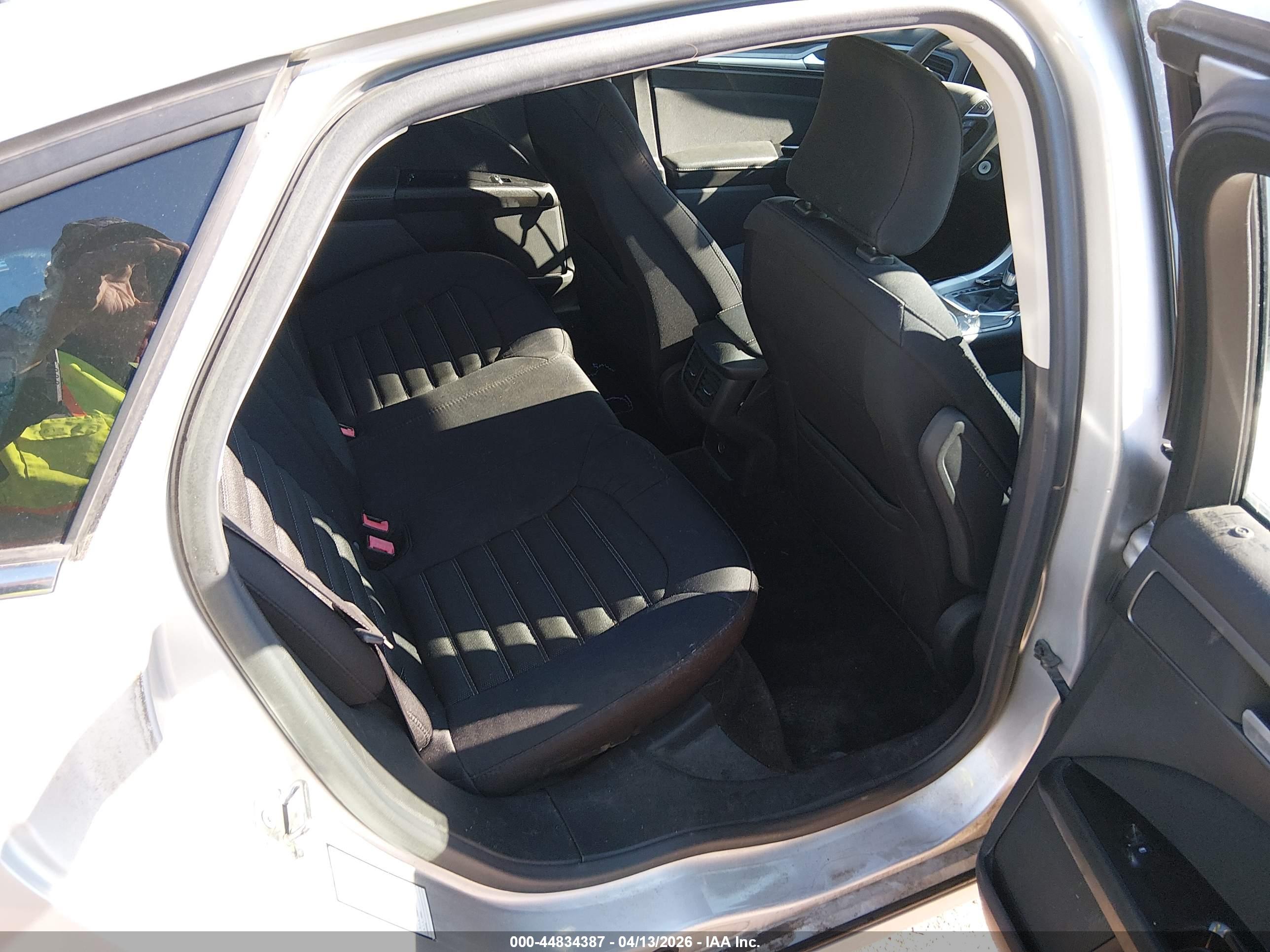 FORD FUSION image 8