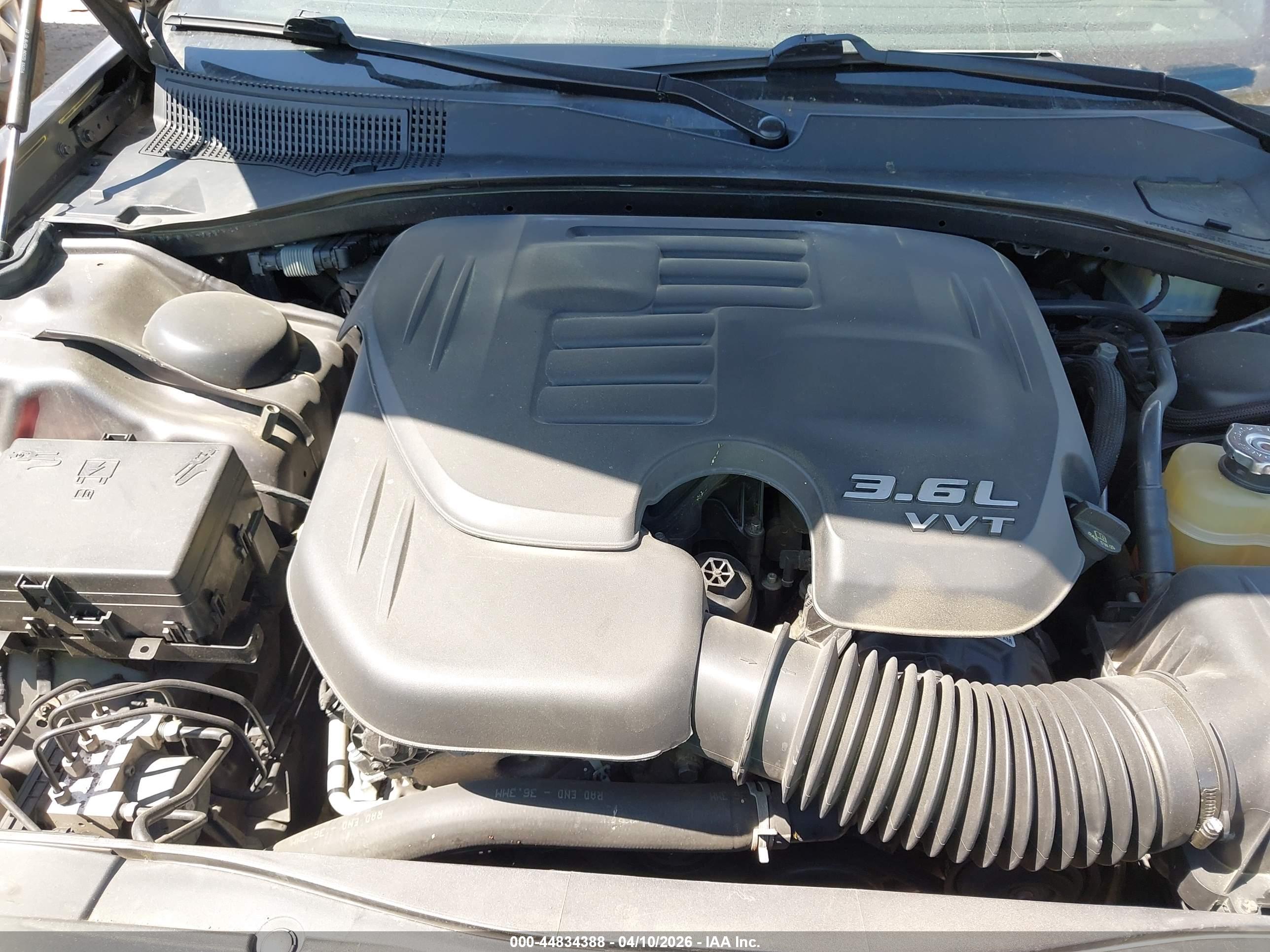 CHRYSLER 300 image 10