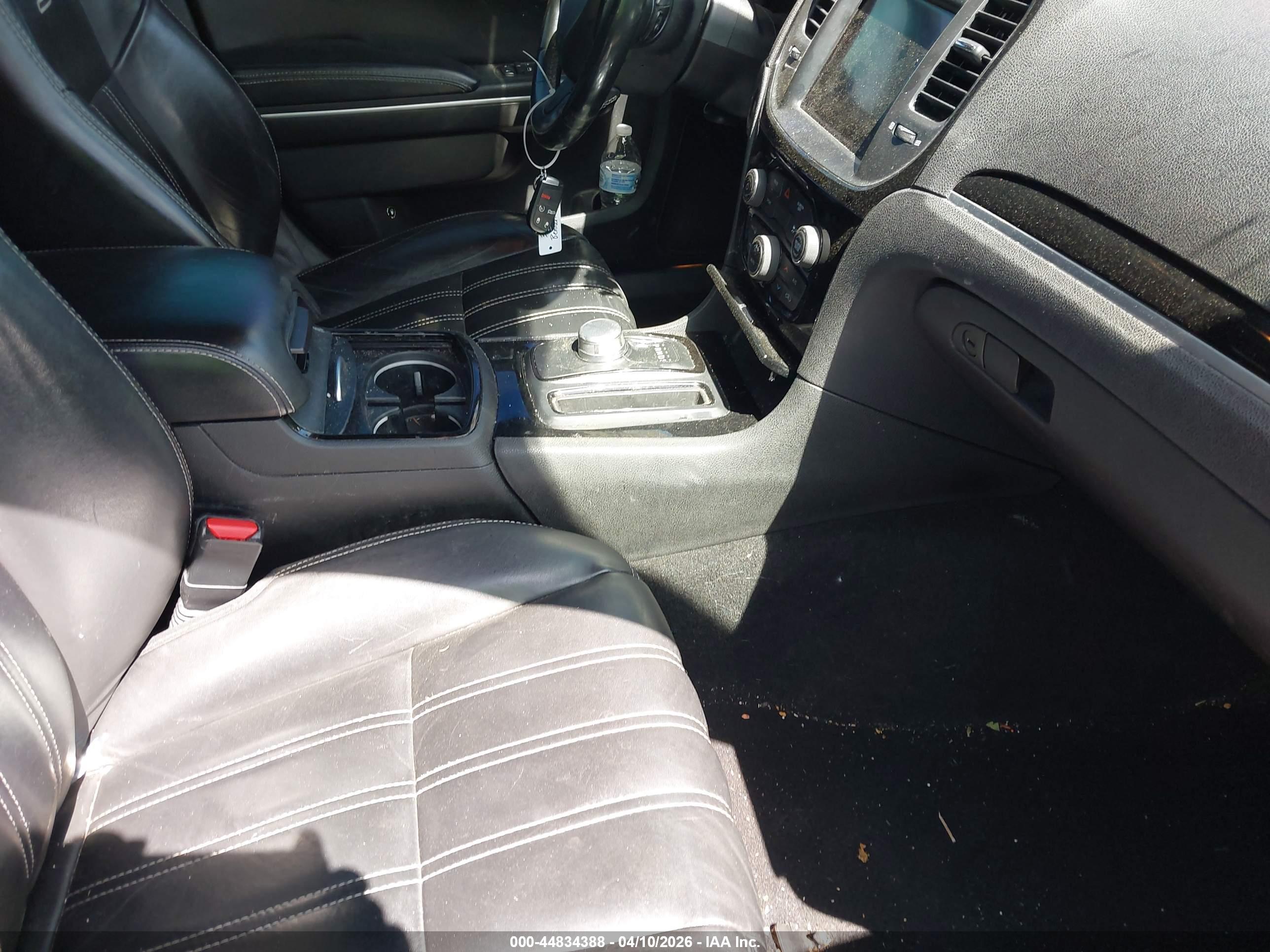CHRYSLER 300 image 5