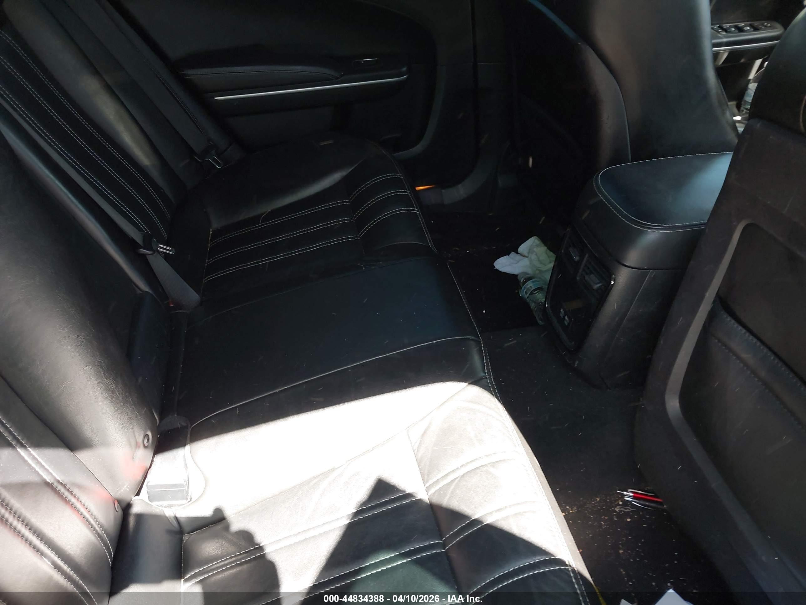 CHRYSLER 300 image 8