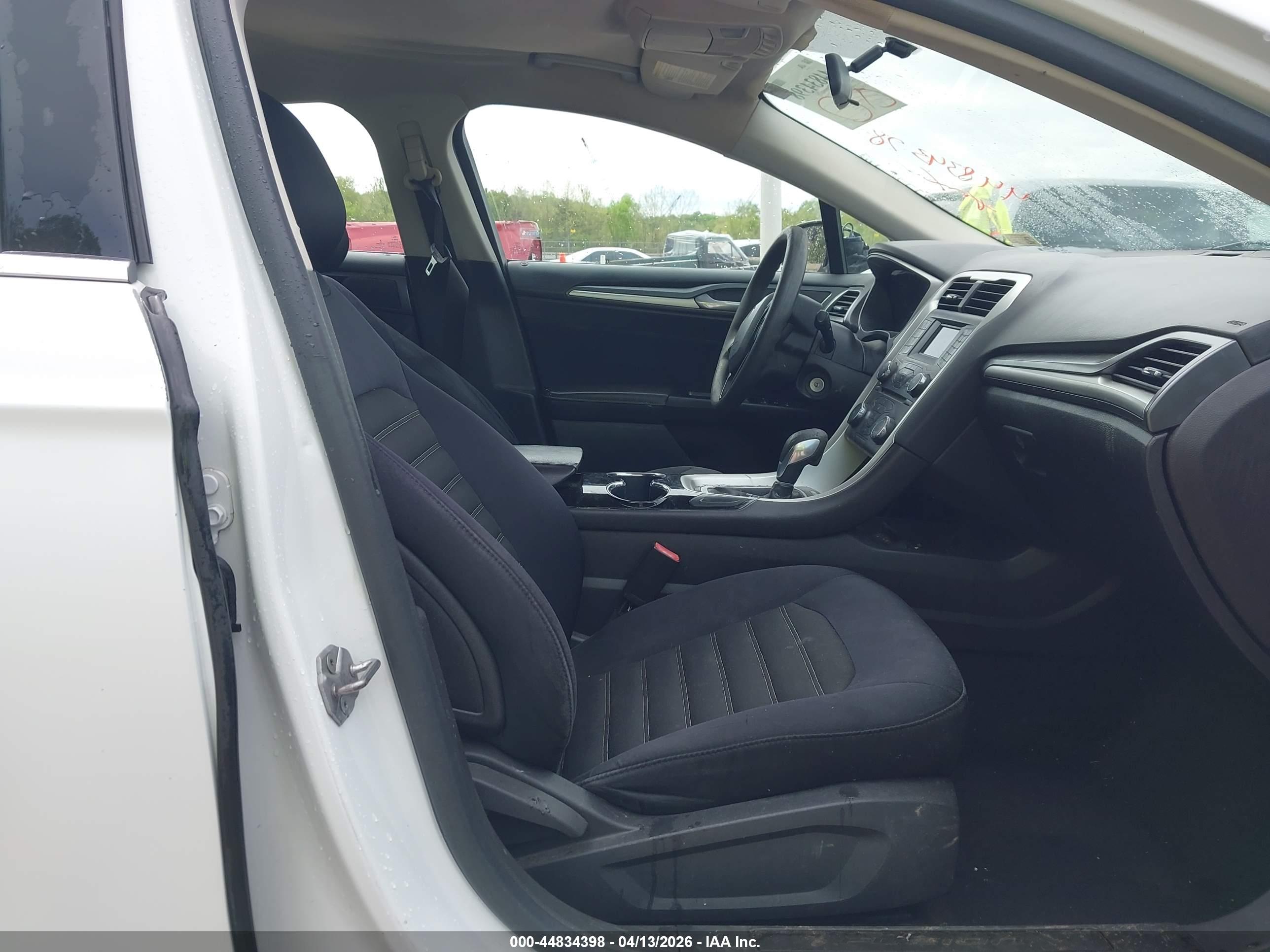 FORD FUSION image 5