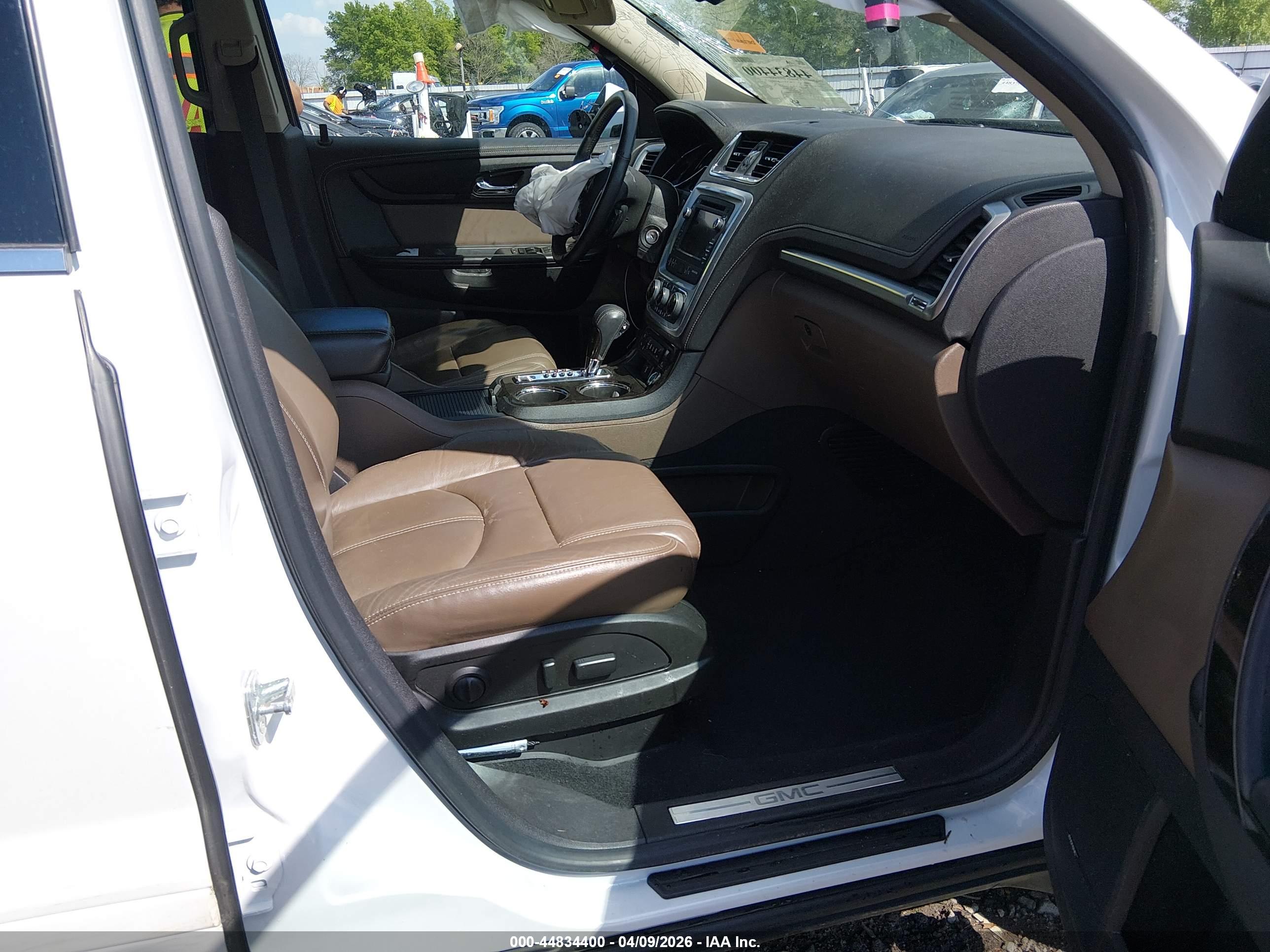 GMC ACADIA image 5
